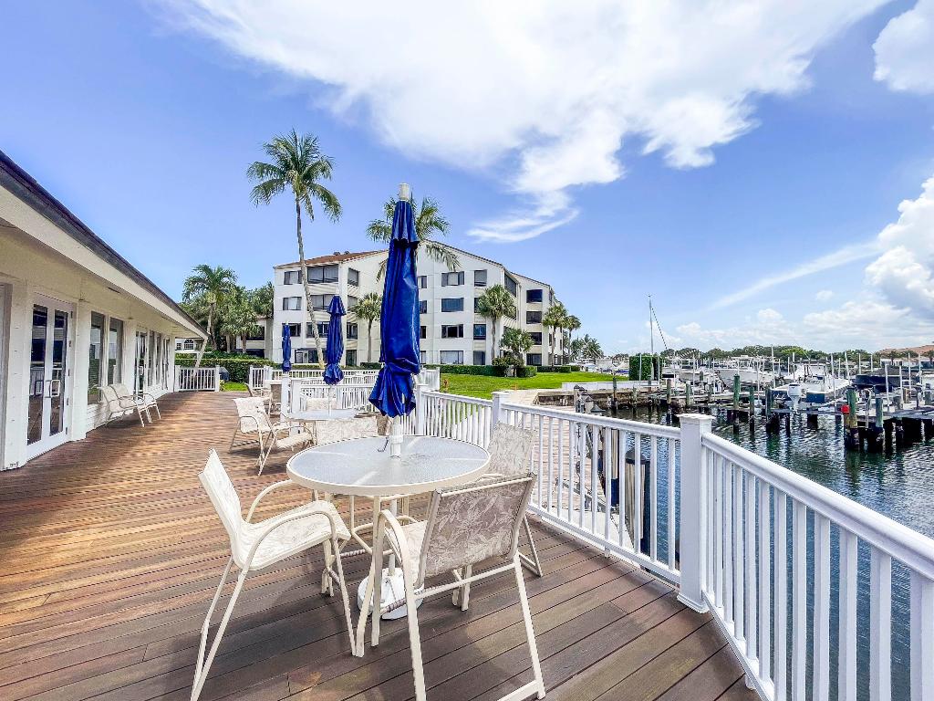 Oak Harbour Condo - Residential