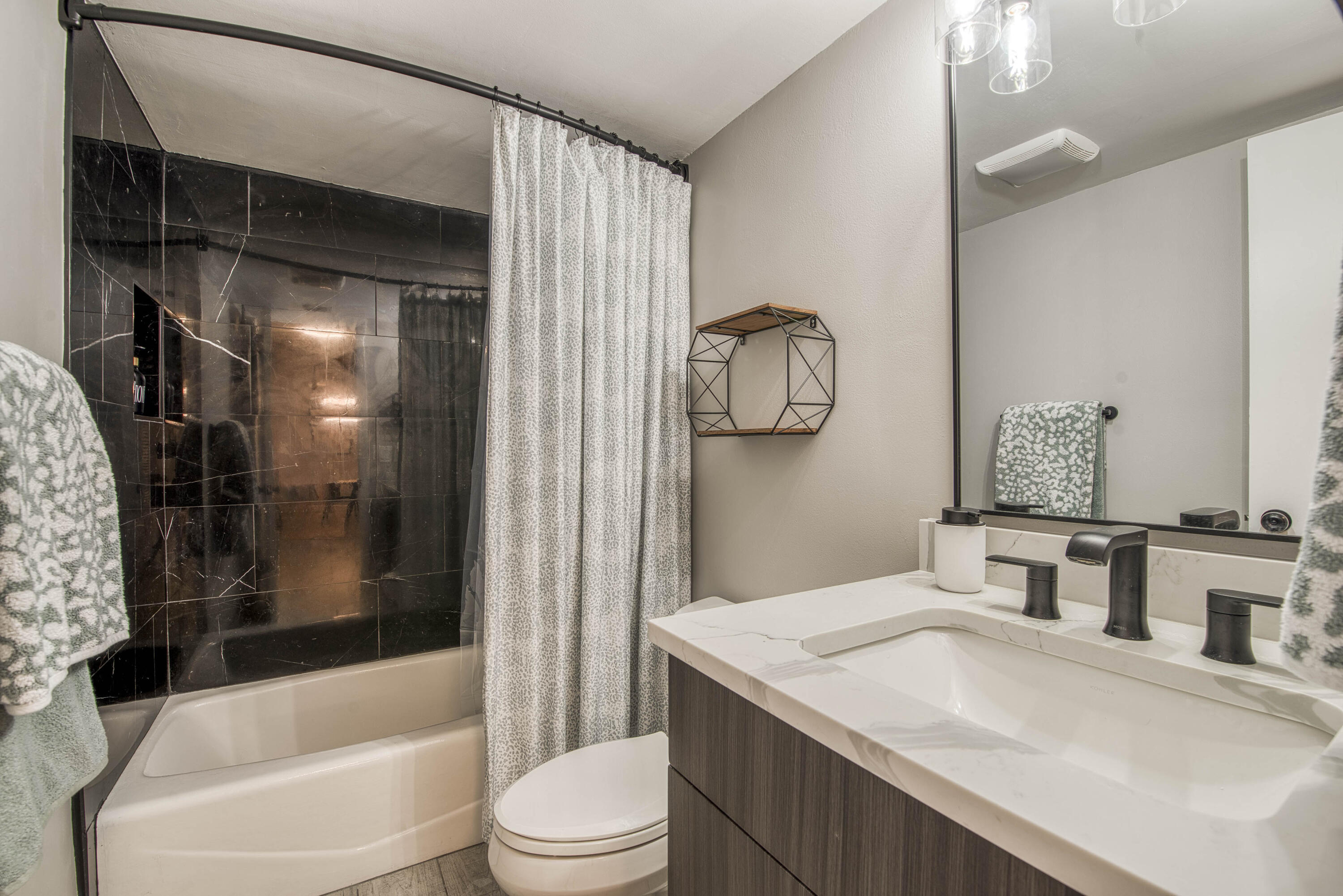 Oak Harbour Condo - Residential