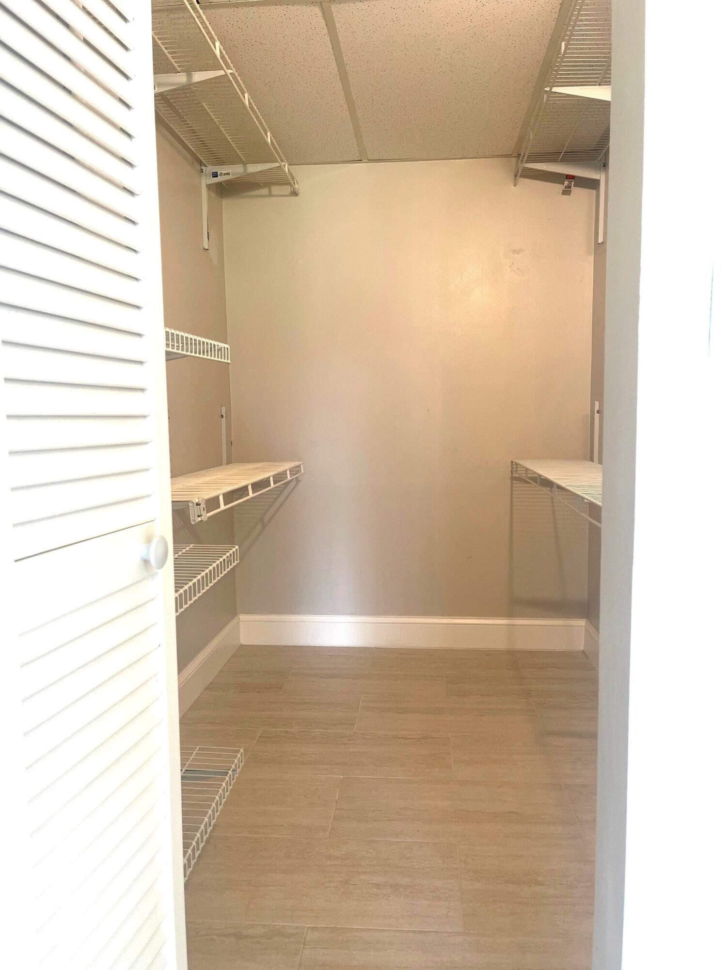 VILLAGE GREEN BUCKINGHAM COND - Residential