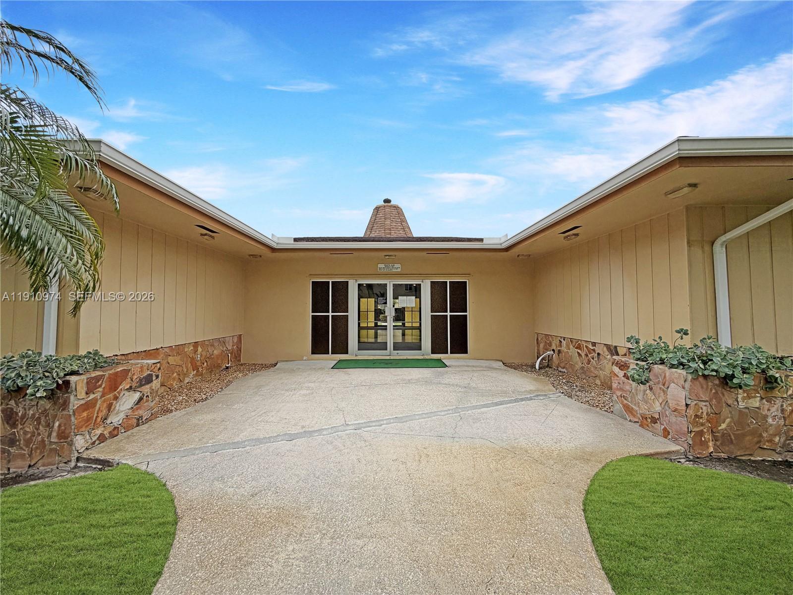 VILLAGE GREEN BUCKINGHAM COND - Residential