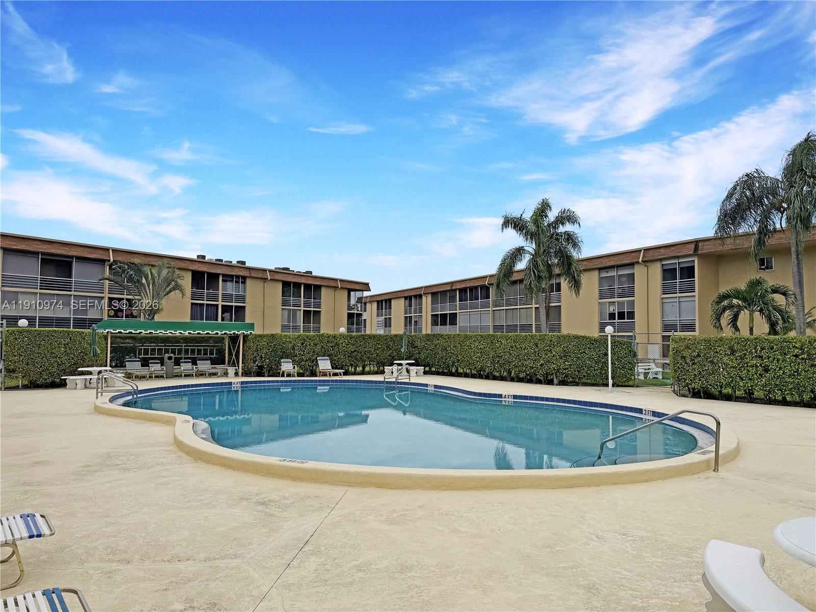 VILLAGE GREEN BUCKINGHAM COND - Residential