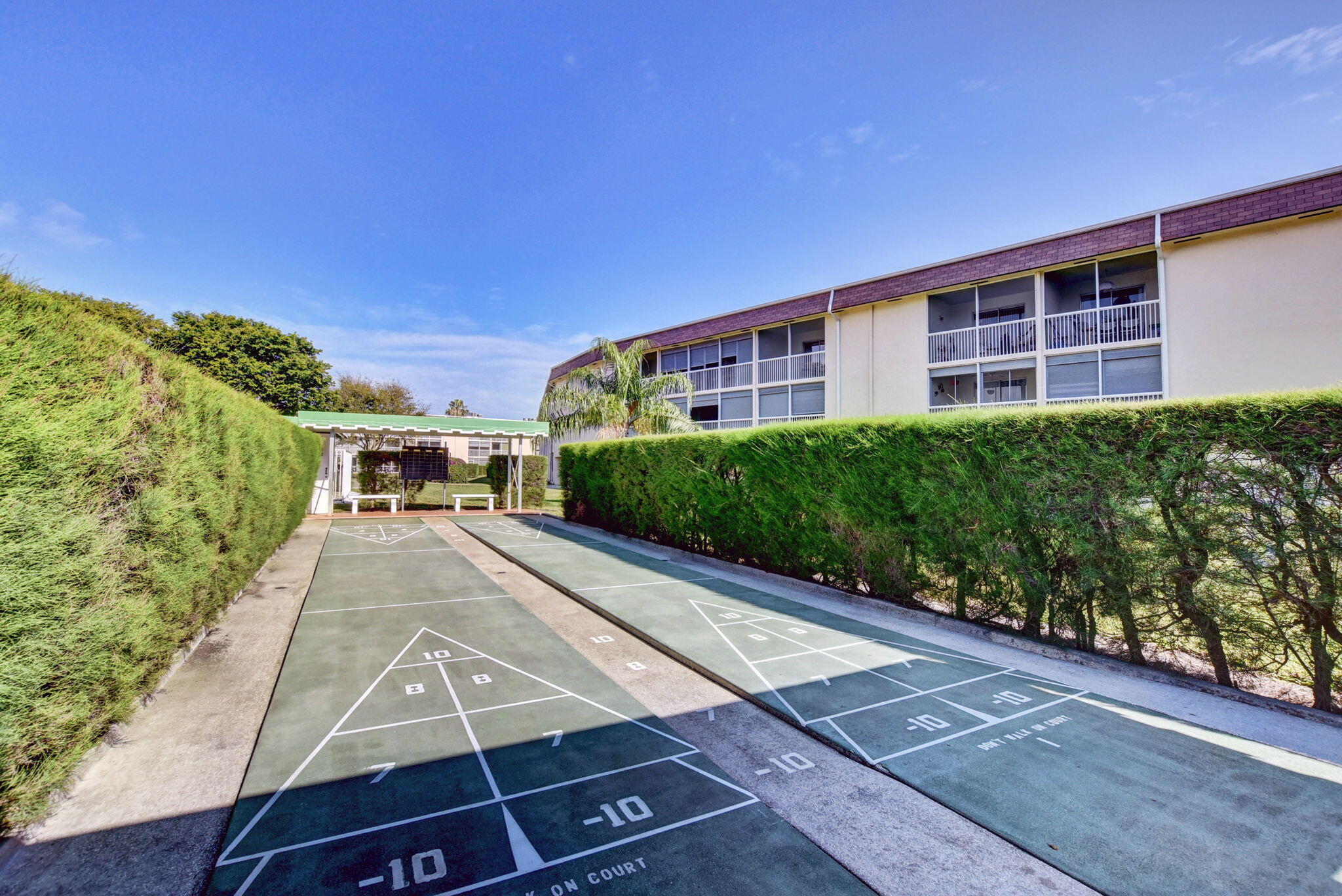 VILLAGE GREEN BUCKINGHAM COND - Residential