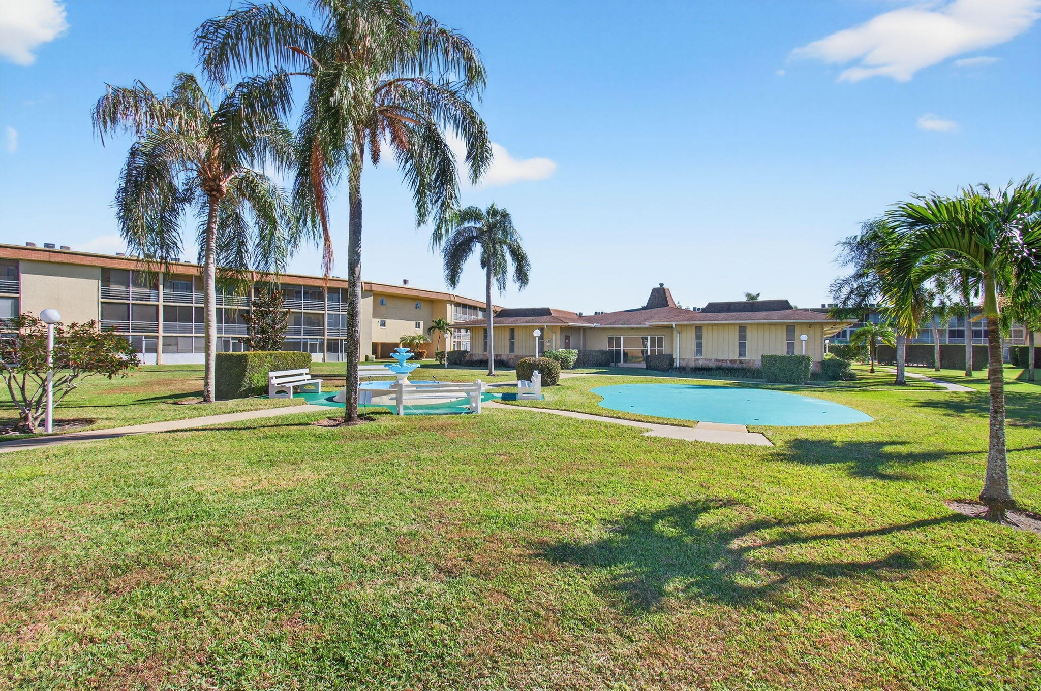 VILLAGE GREEN BUCKINGHAM COND - Residential