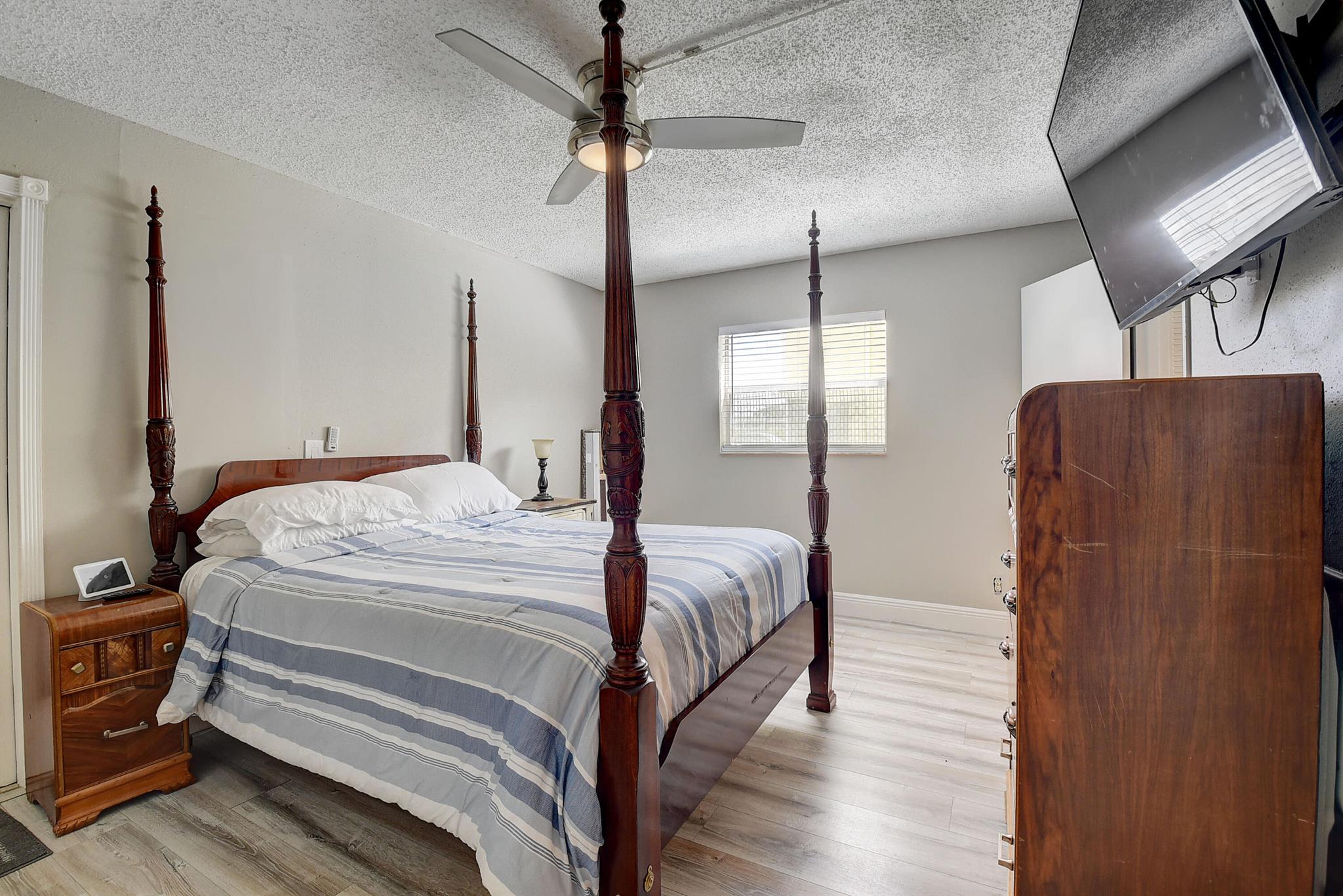 KINGS POINT SAXONY CONDOS - Residential