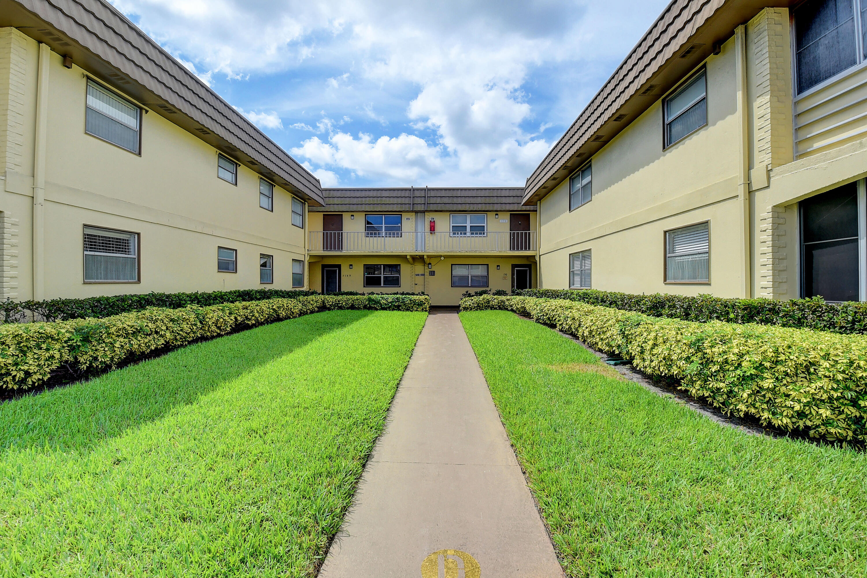 KINGS POINT SAXONY CONDOS - Residential