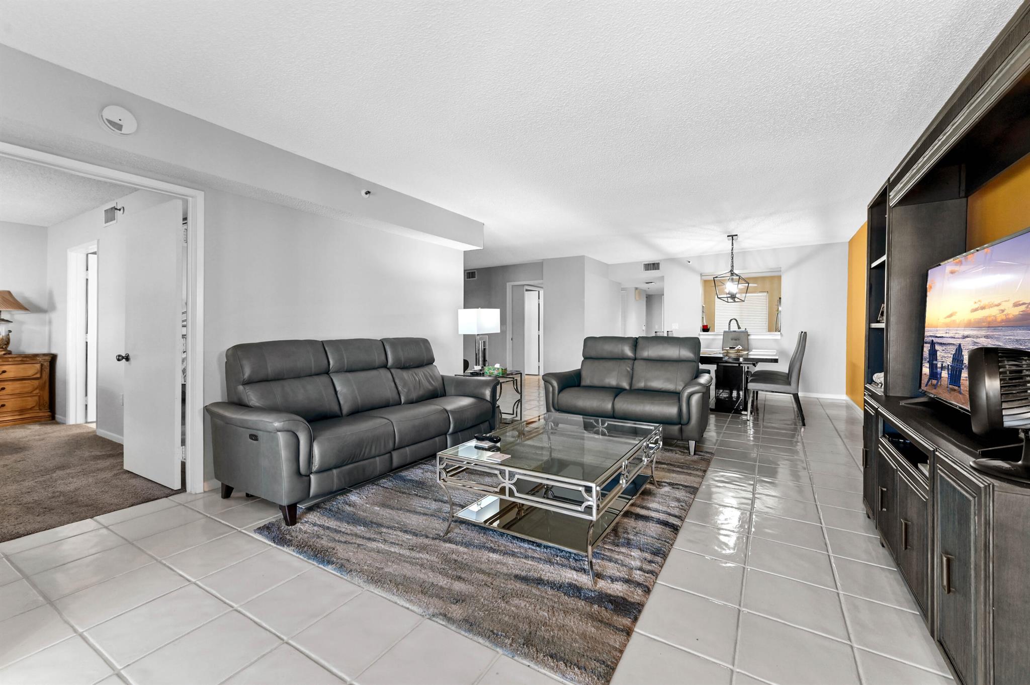 HUNTINGTON POINTE - Residential