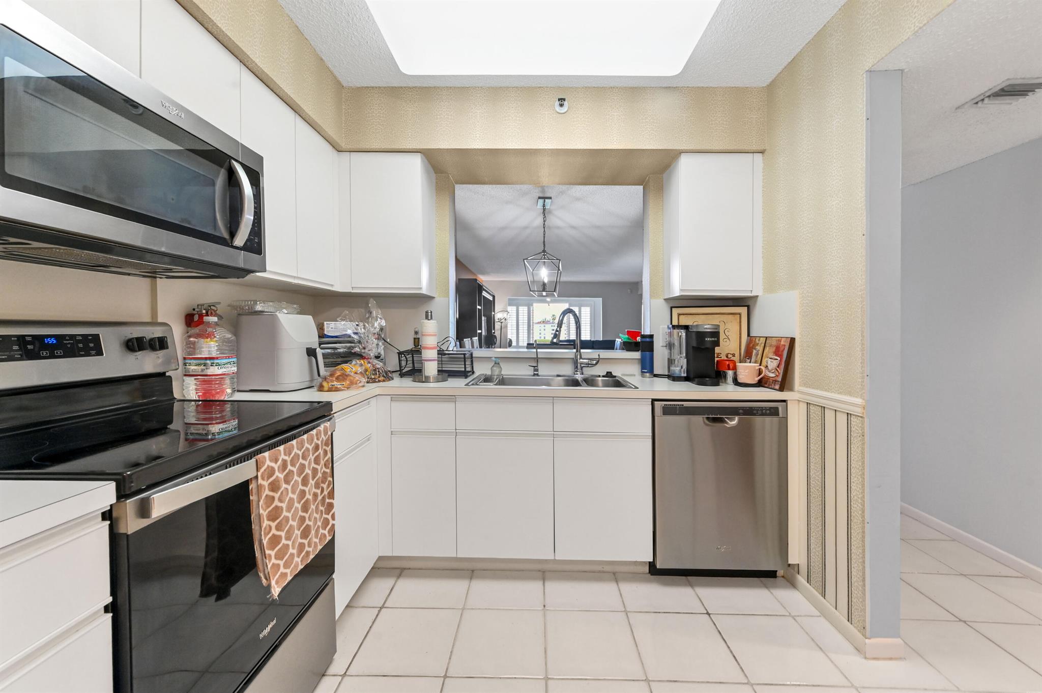 HUNTINGTON POINTE - Residential