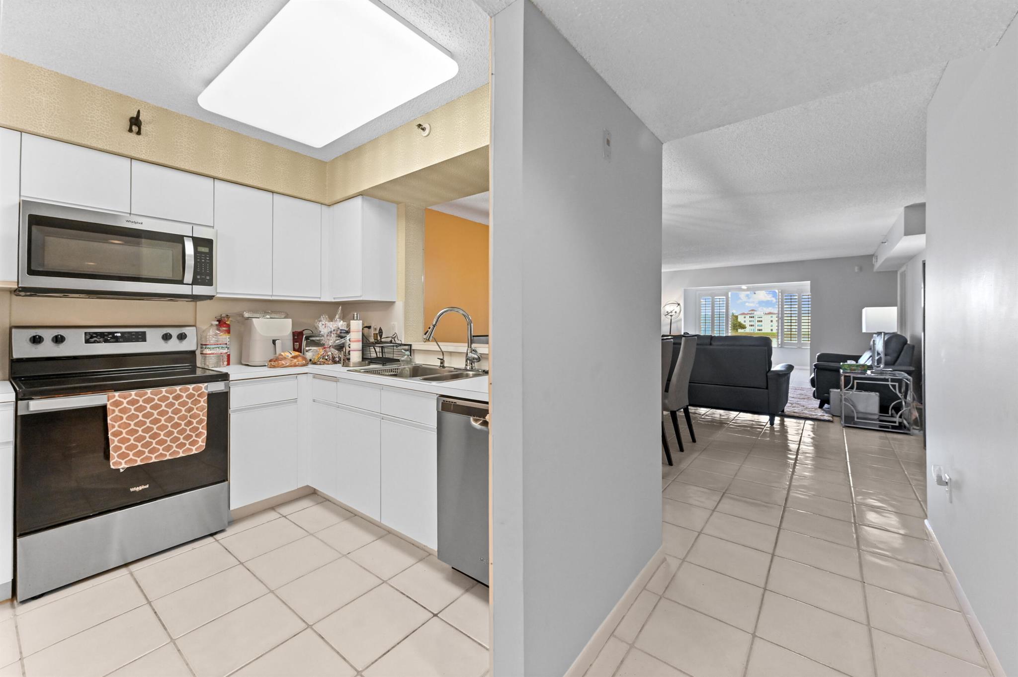 HUNTINGTON POINTE - Residential