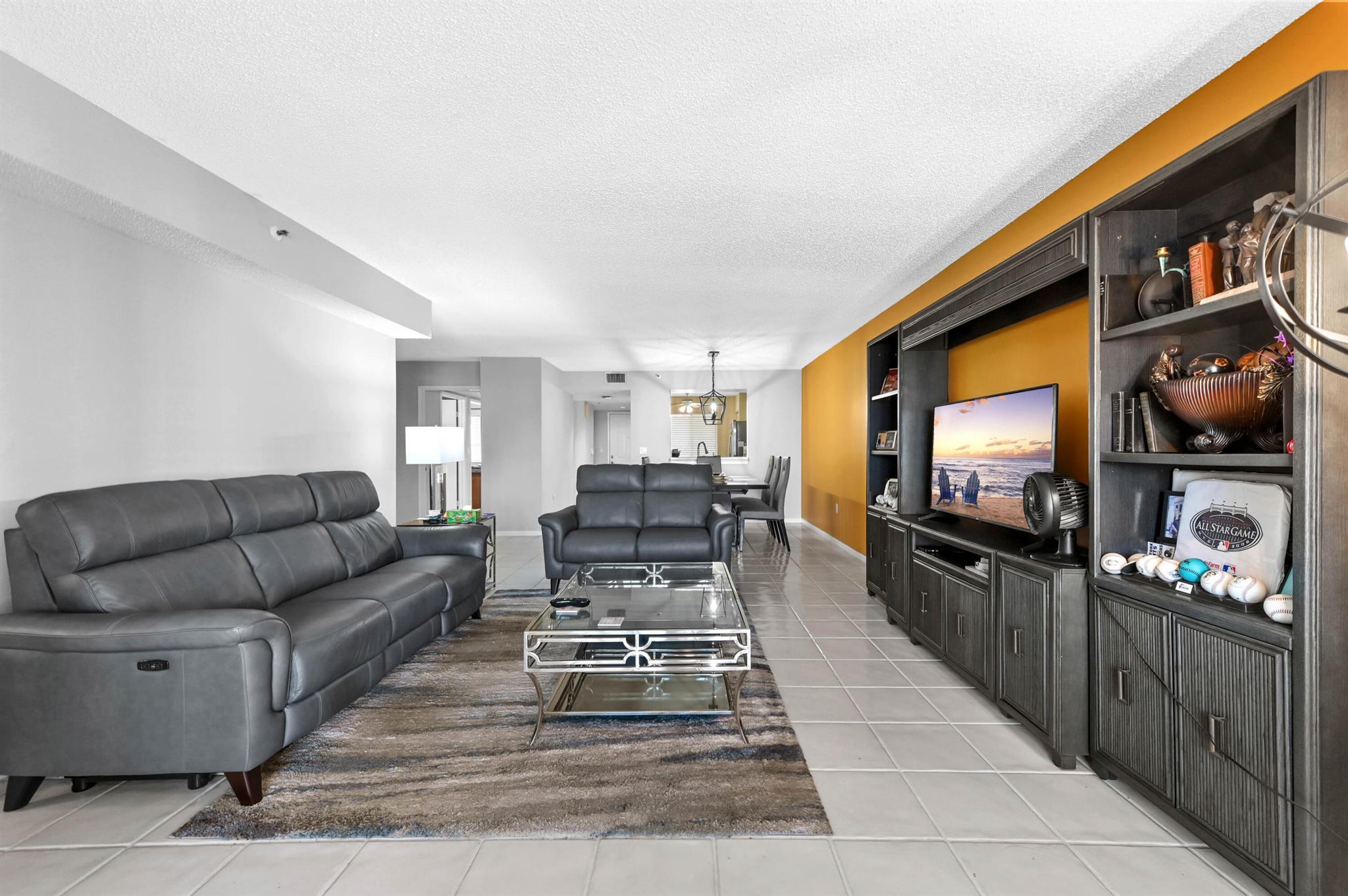 HUNTINGTON POINTE - Residential