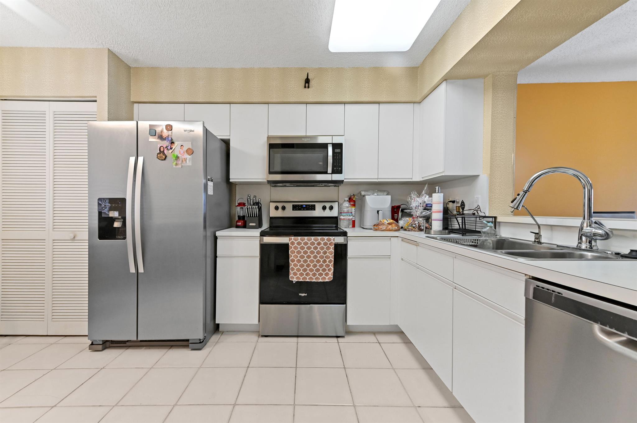 HUNTINGTON POINTE - Residential