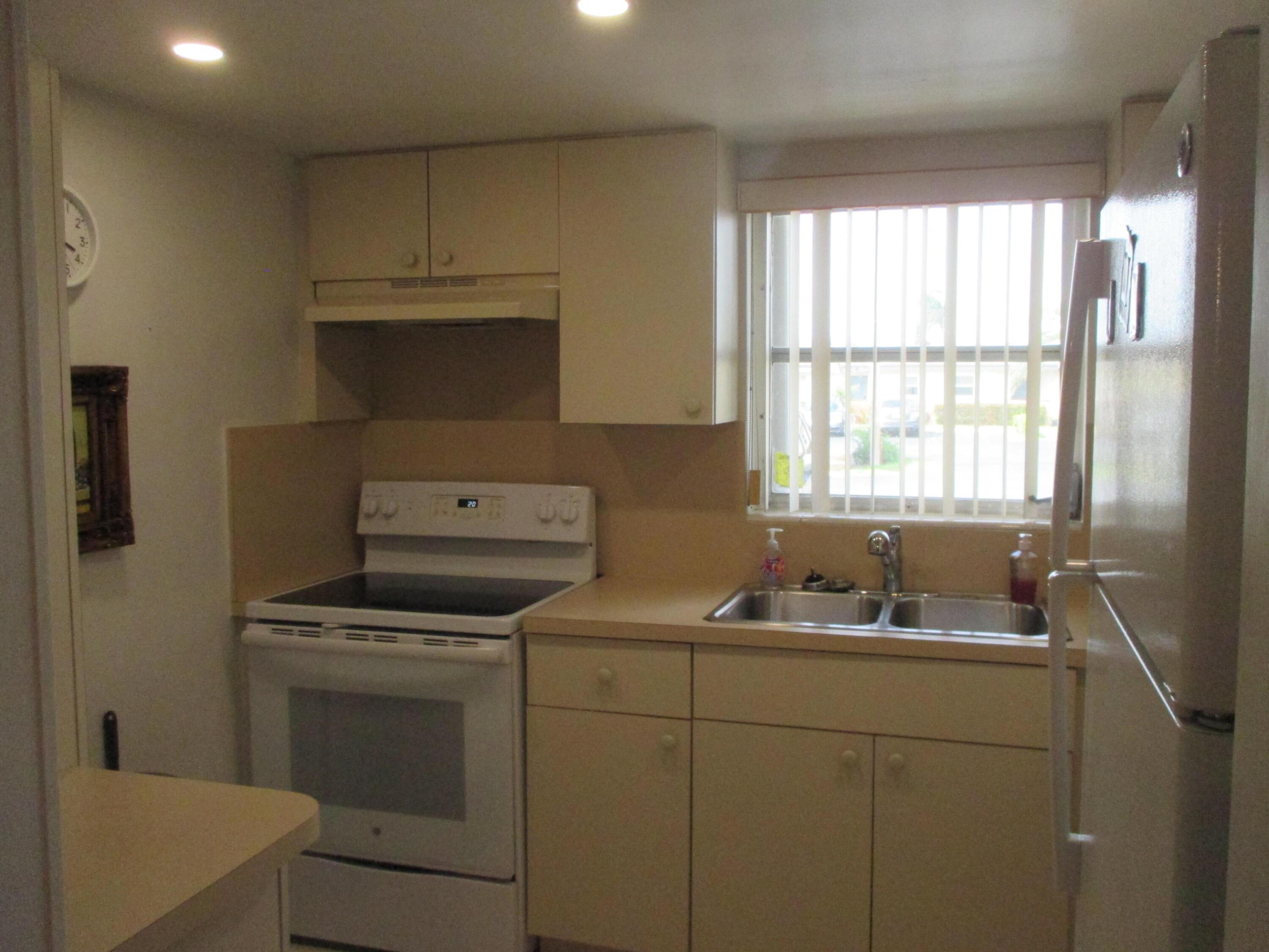 CRESTHAVEN VILLAS - Residential Lease