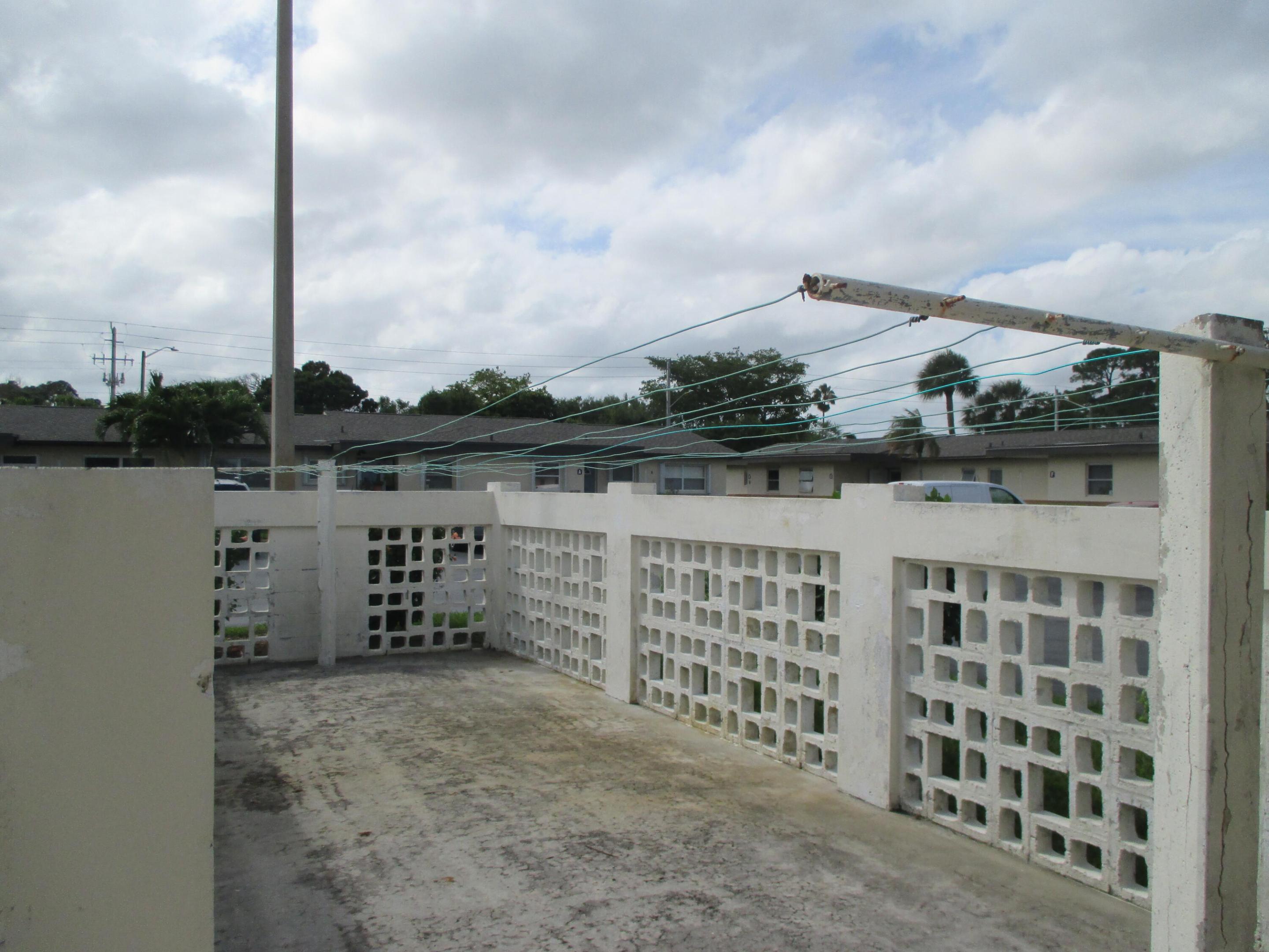 CRESTHAVEN VILLAS - Residential Lease