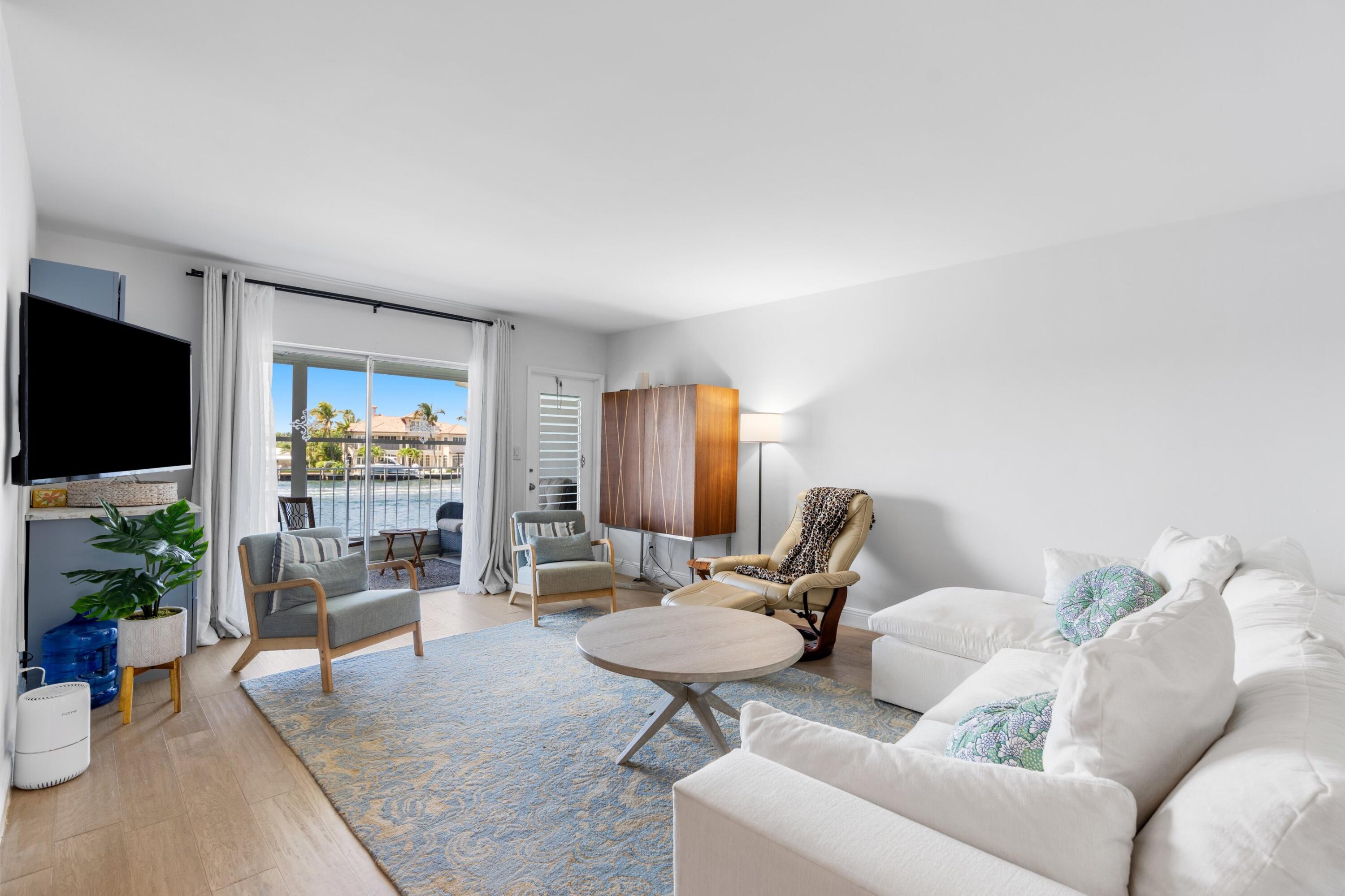 801 N Riverside Drive 7b