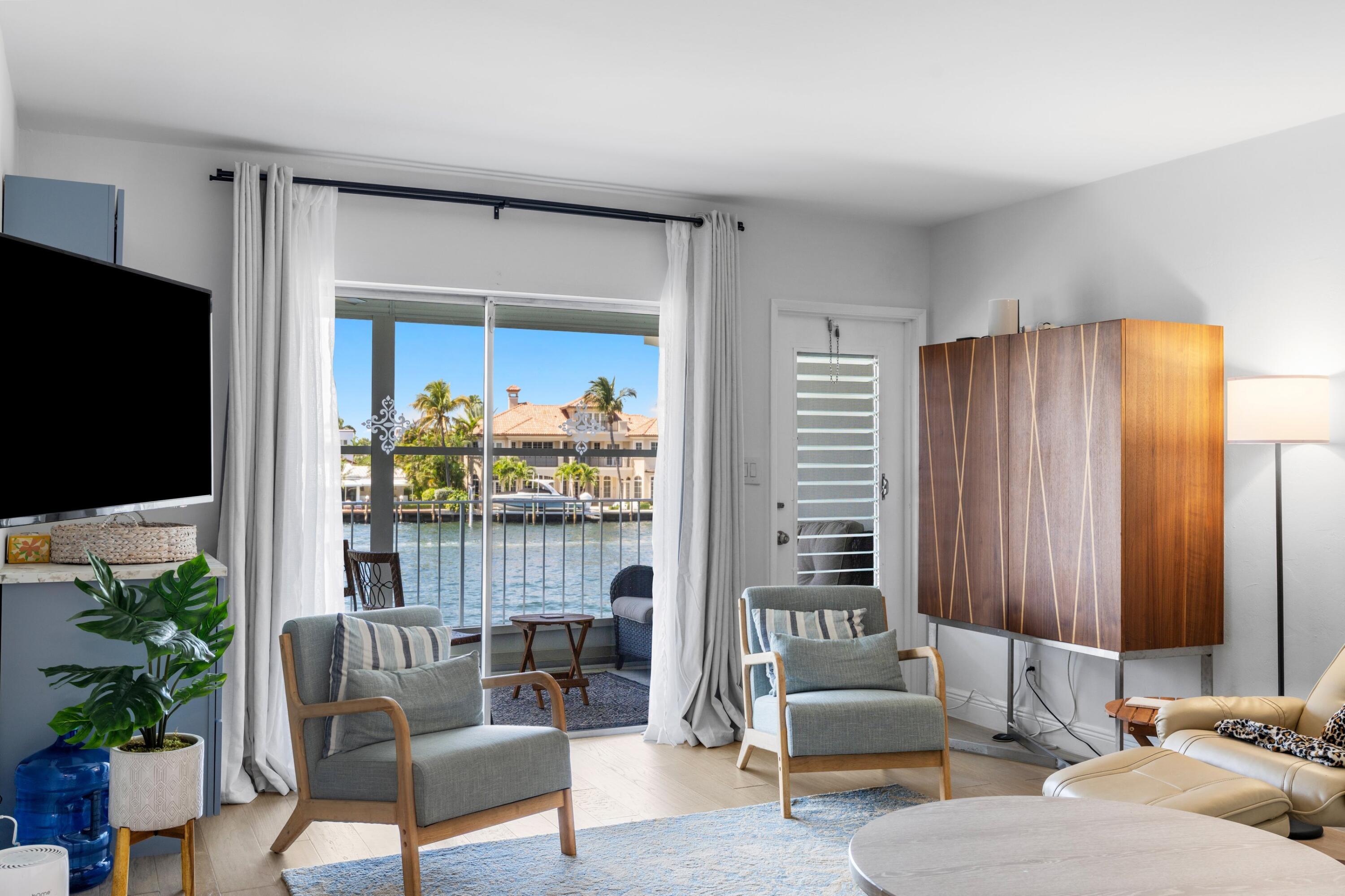 801 N Riverside Drive 7b