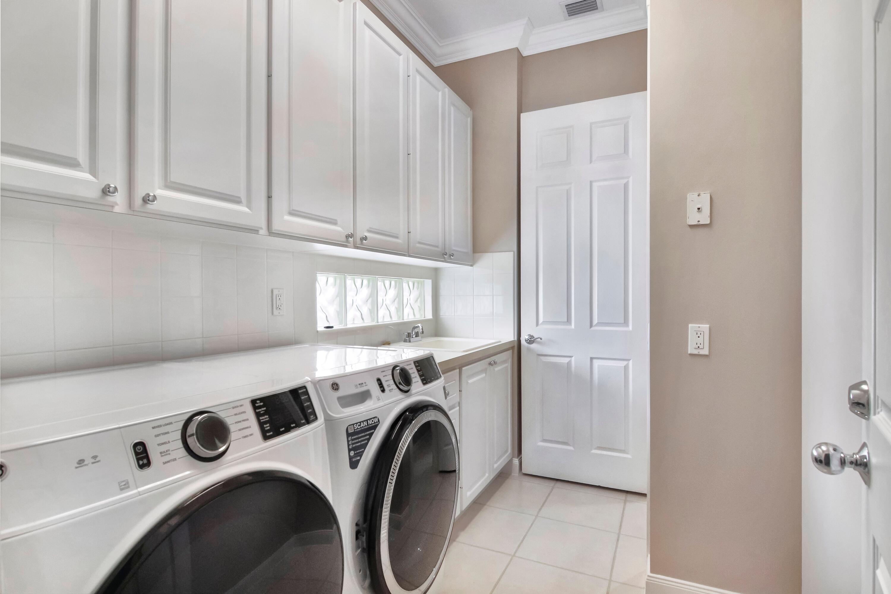 VILLAGEWALK OF WELLINGTON 2 - Residential