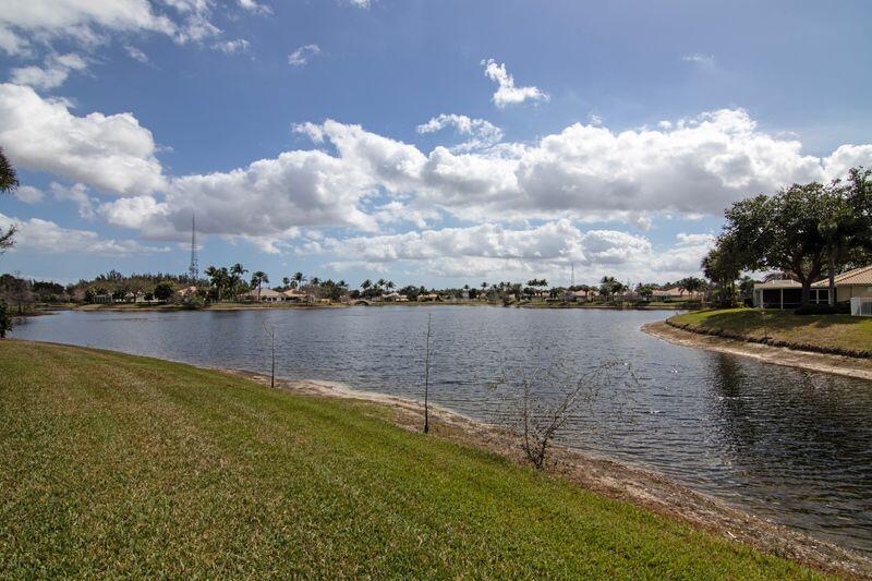 VILLAGEWALK OF WELLINGTON 2 - Residential