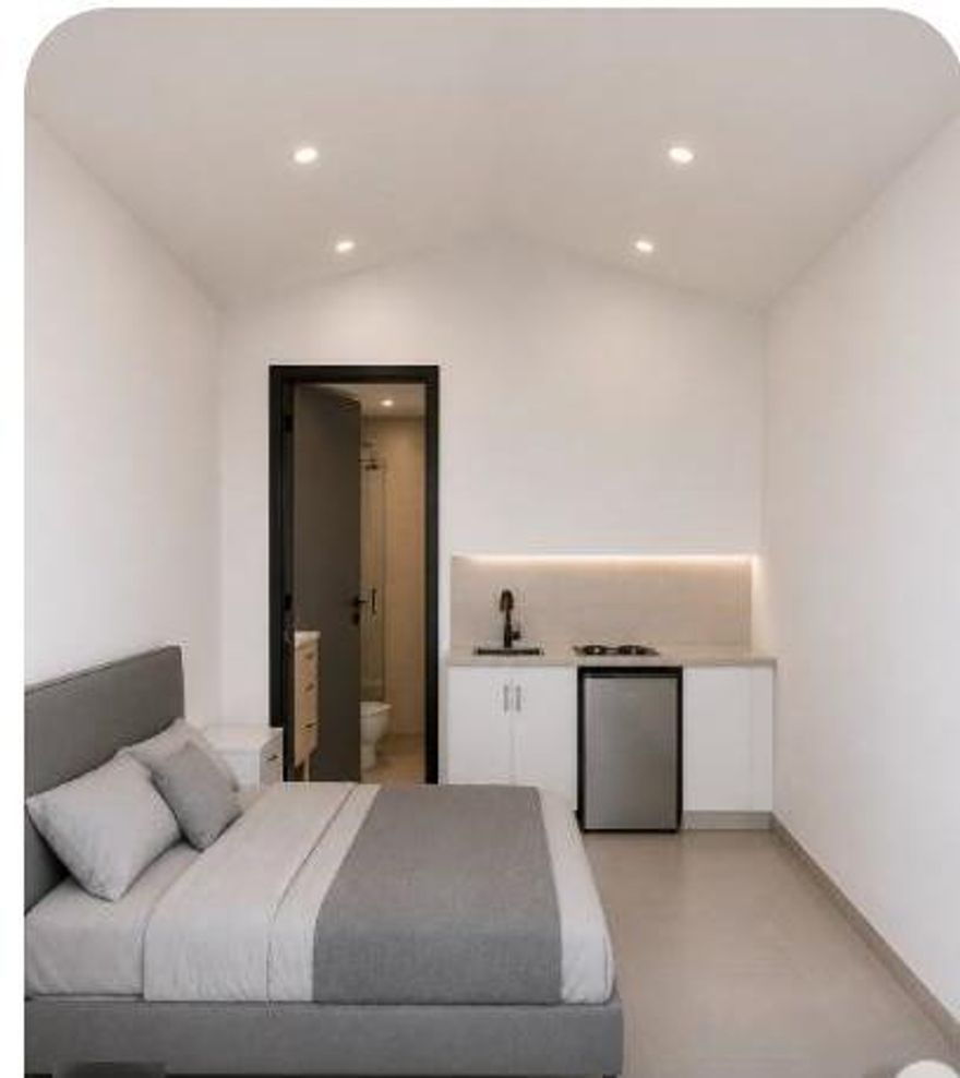 Centrally located. Furnished studio 5 minutes from the waves and the beach. One block from Publix. Fully furnished, split air conditioning, completely new kitchen, refrigerator, full bathroom. Pets welcome. One-time pet fee of $100 per pet. Includes internet and utilities. To move in, one month's rent and a deposit.