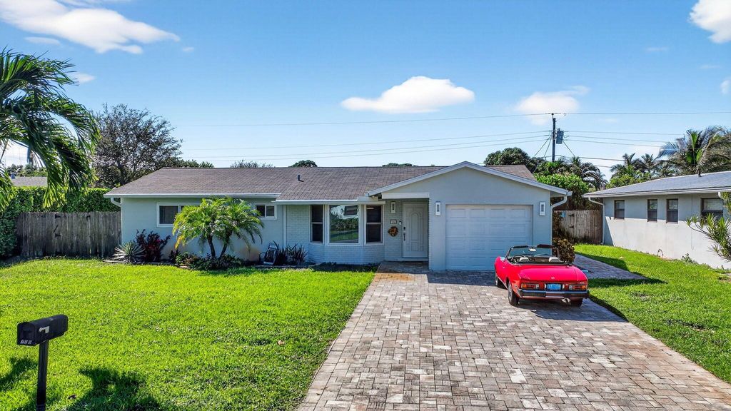 Photo of 710 SW 27th Way, Boynton Beach, FL 33435 (MLS # R11132149)
