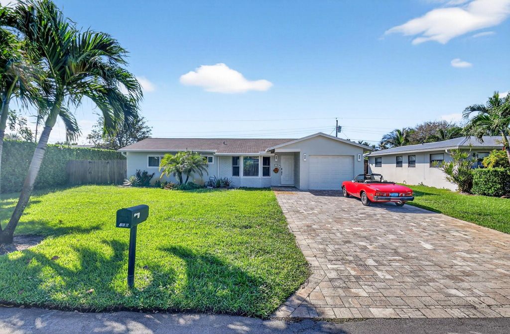 Photo of 710 SW 27th Way, Boynton Beach, FL 33435 (MLS # R11132149)