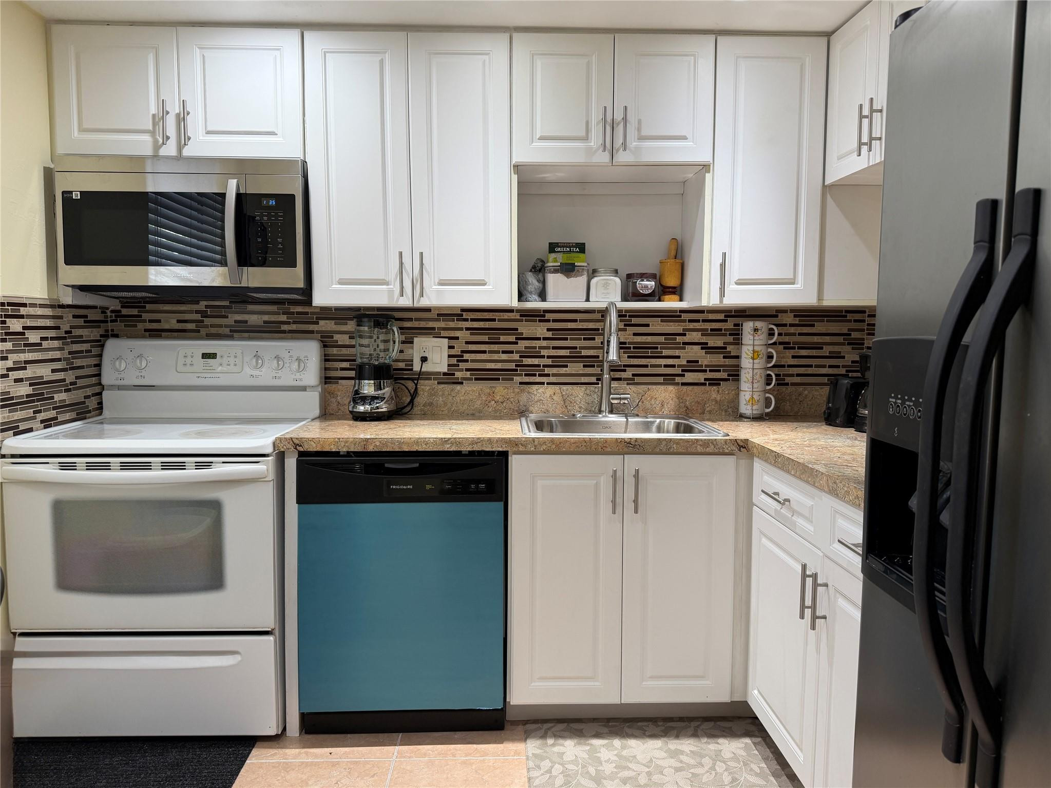 Oriole Golf & Tennis Club - Residential