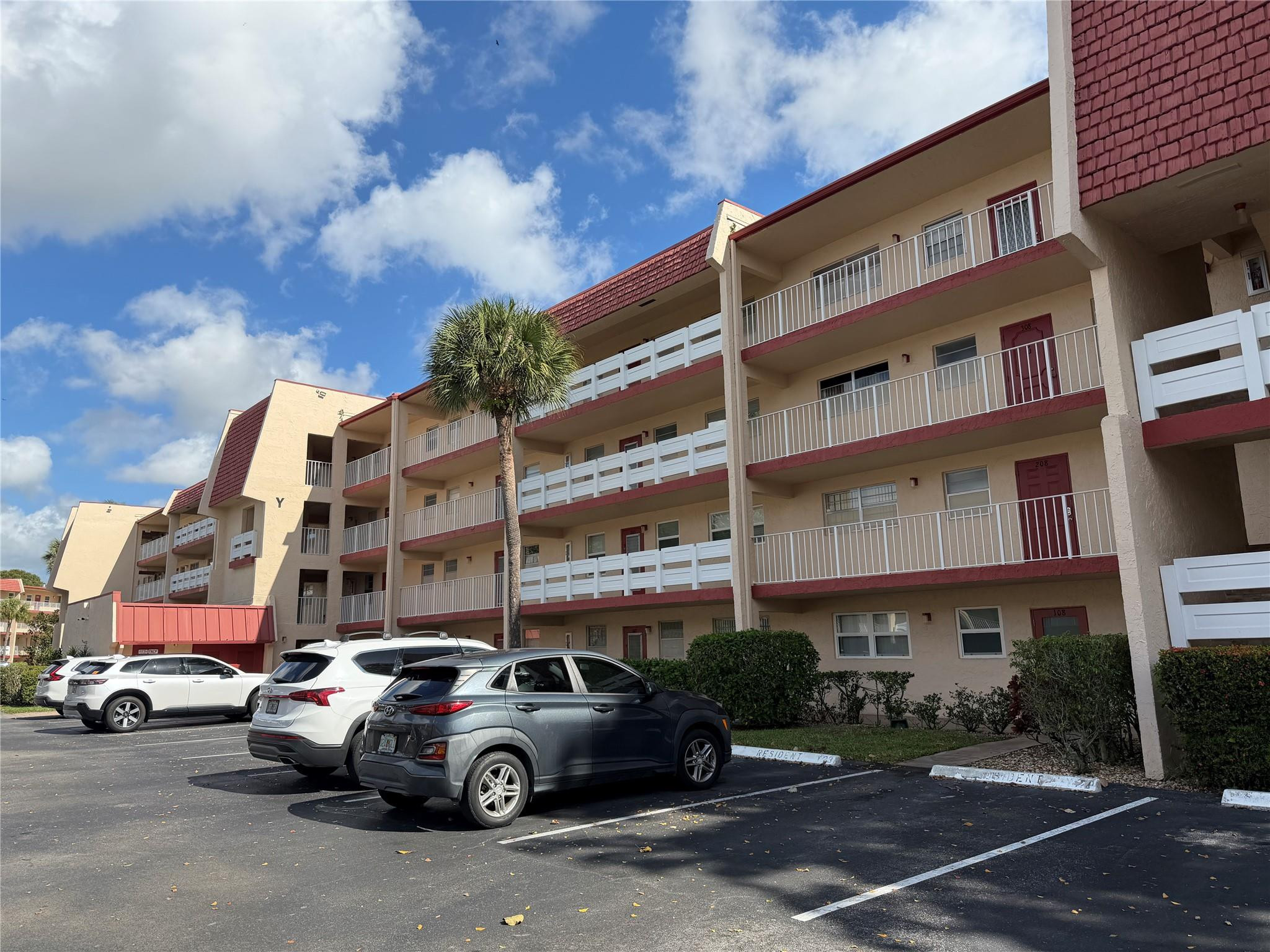 Oriole Golf & Tennis Club - Residential