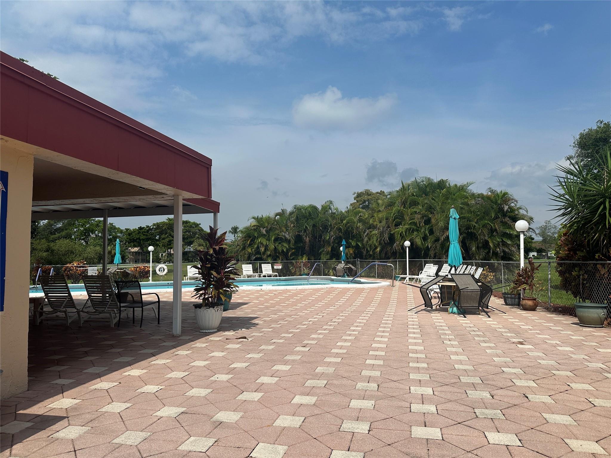 Oriole Golf & Tennis Club - Residential