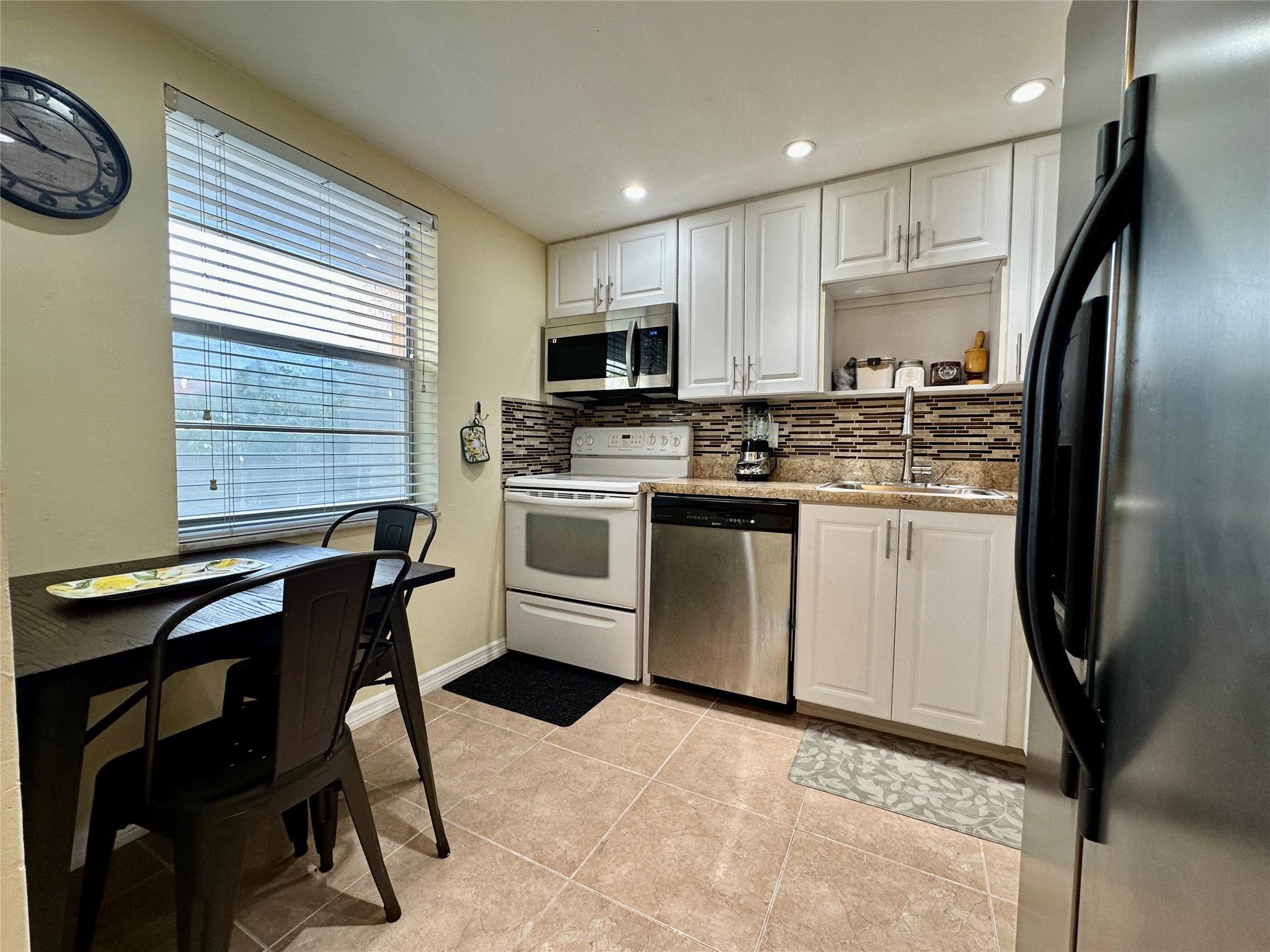 Oriole Golf & Tennis Club - Residential