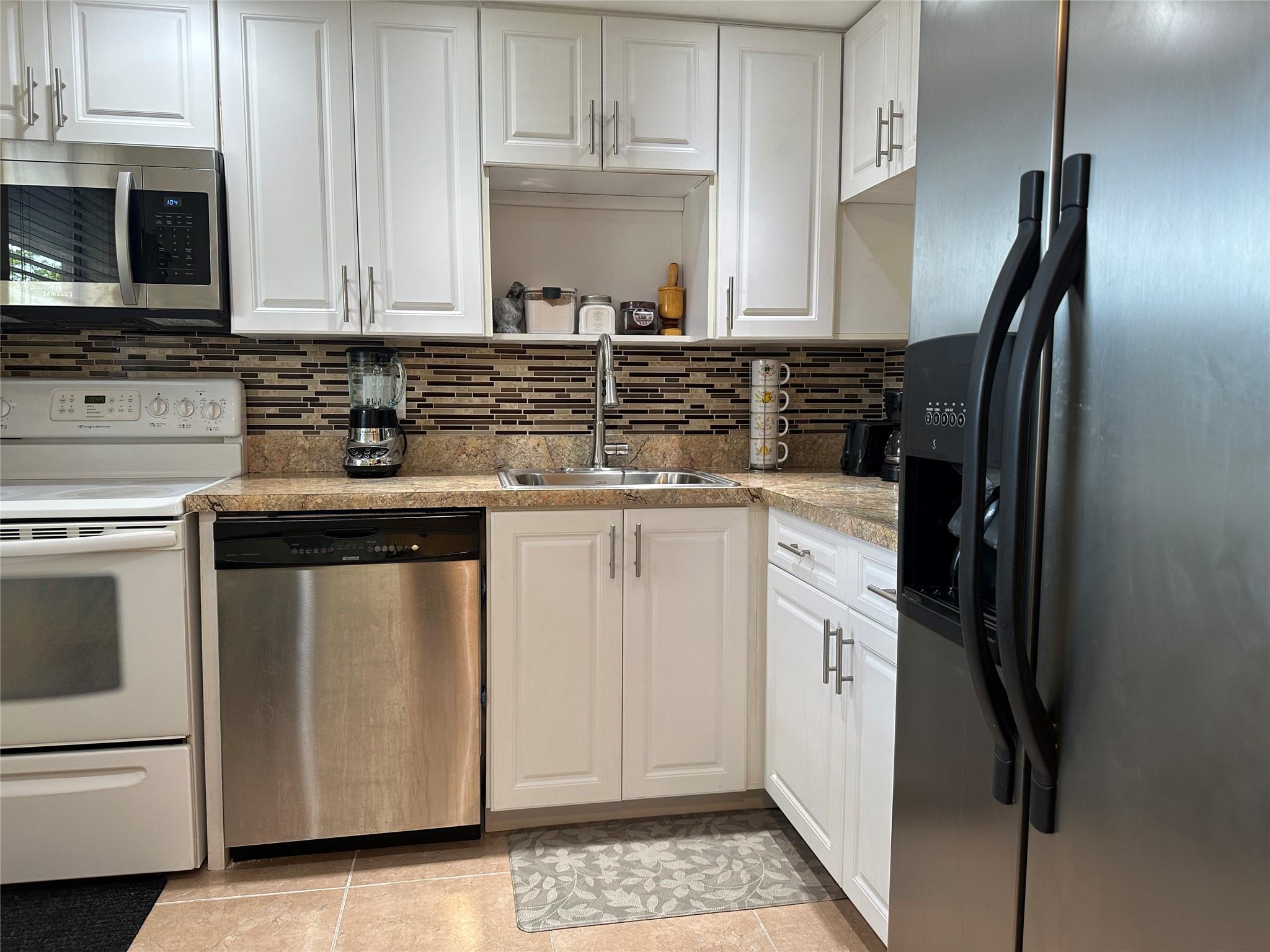 Oriole Golf & Tennis Club - Residential