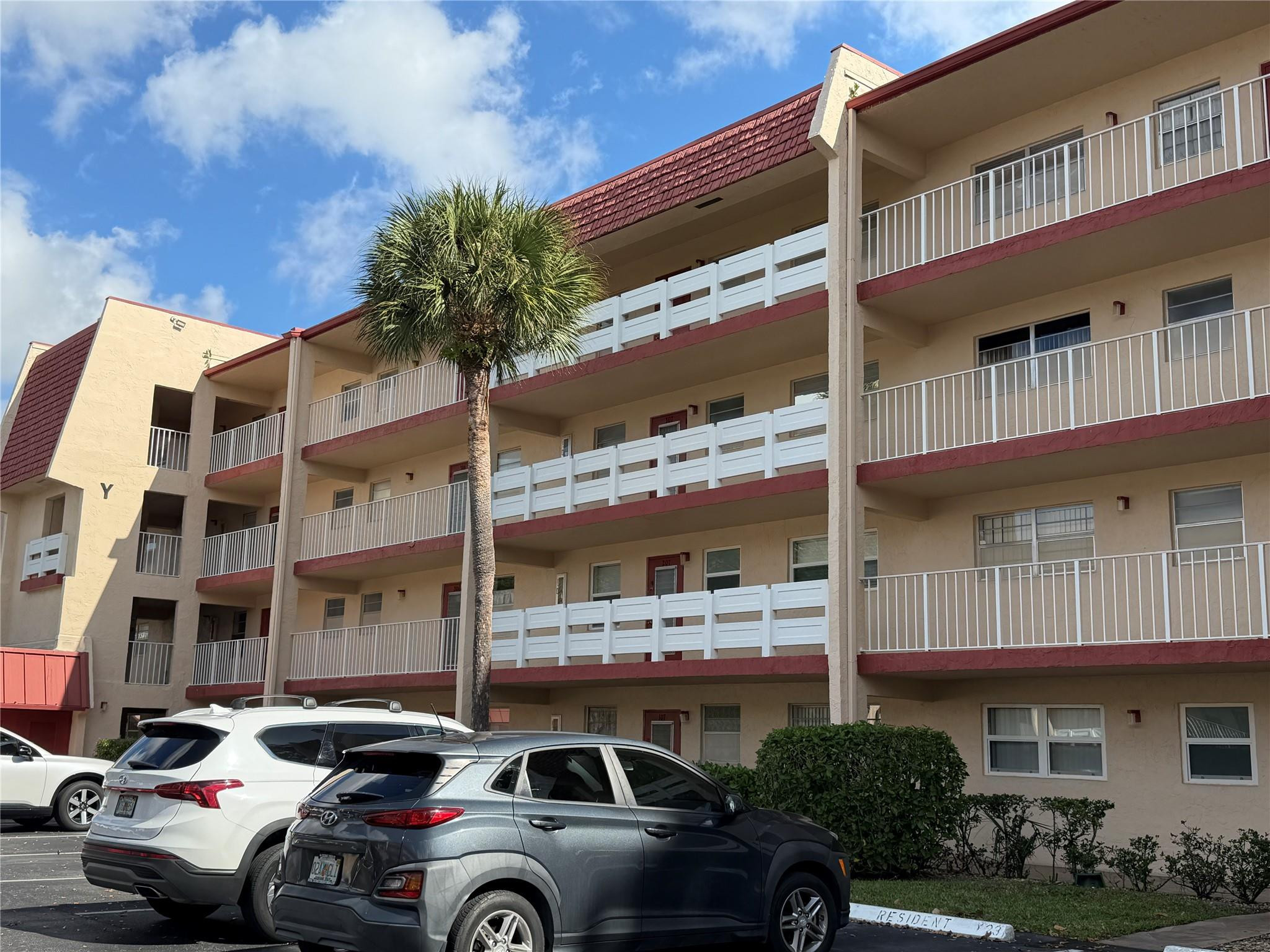 Oriole Golf & Tennis Club - Residential