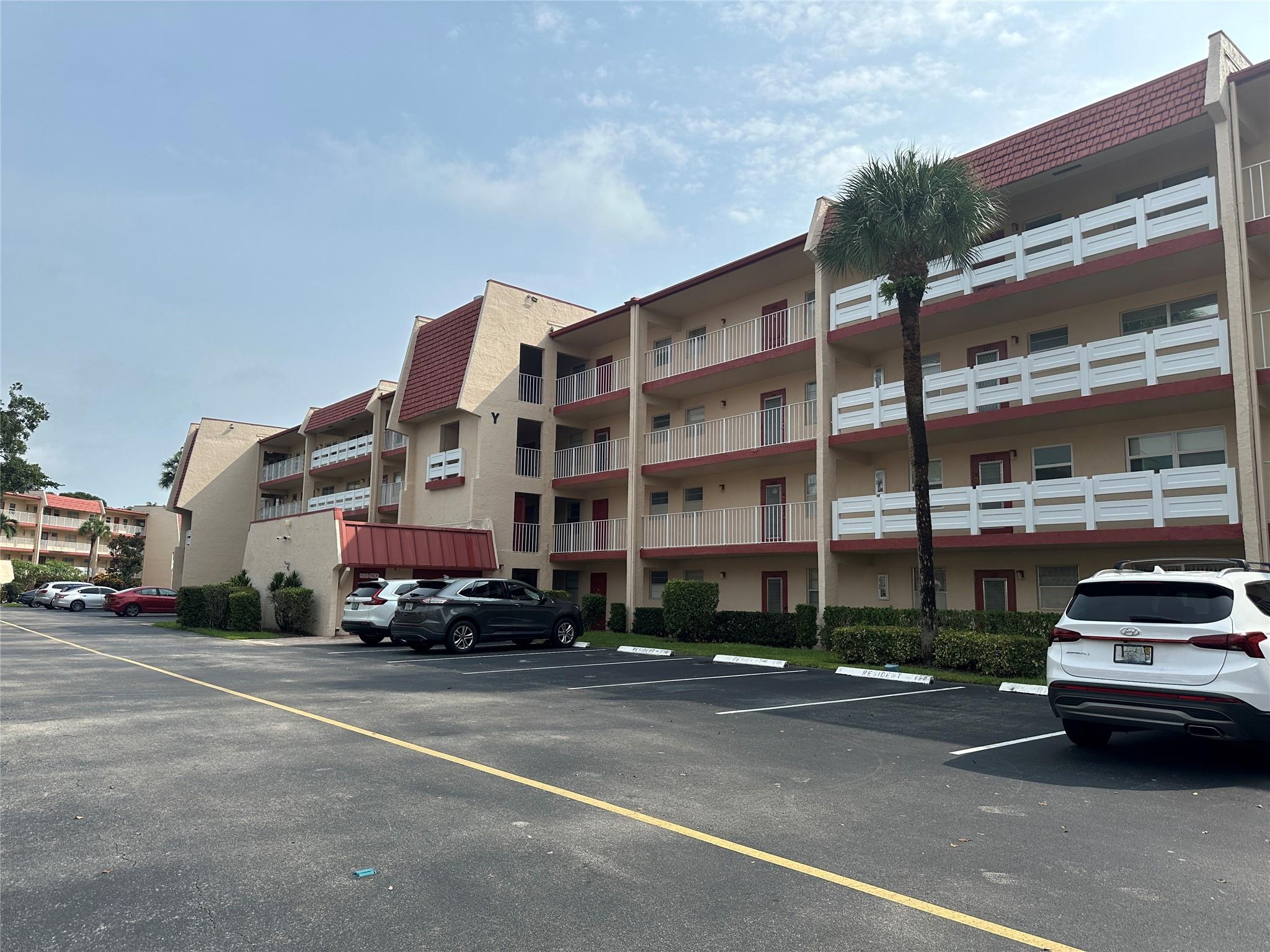 Oriole Golf & Tennis Club - Residential