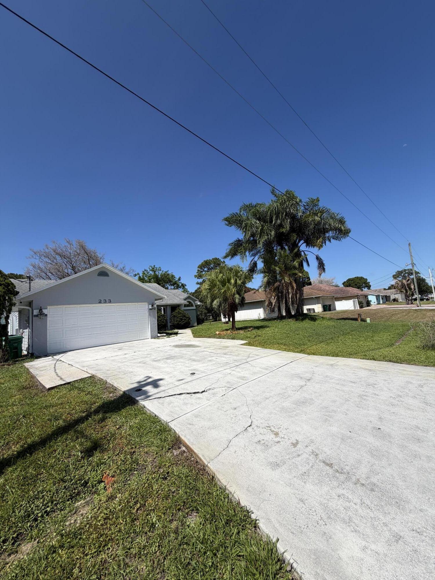 233 SW Chapman Avenue