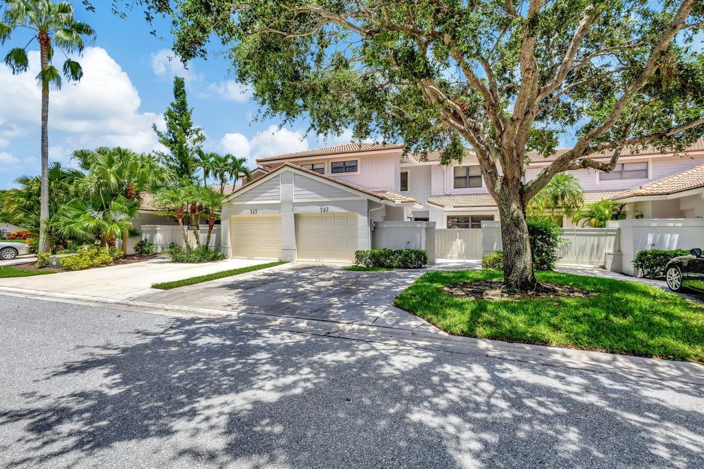 Photo of 527 Prestwick Circle, Palm Beach Gardens, FL 33418 (MLS # R11012466)