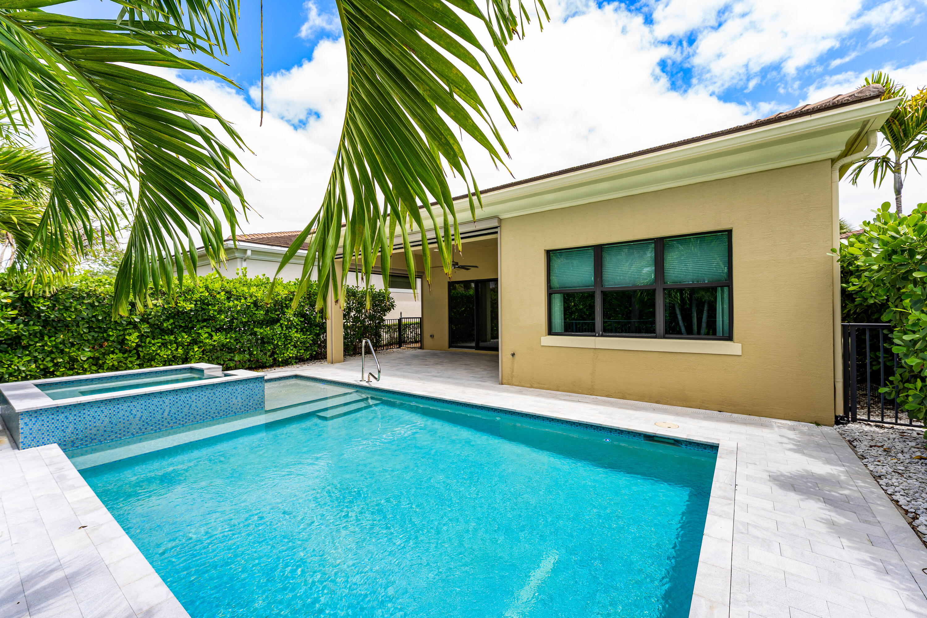 ARTISTRY PALM BEACH - Residential