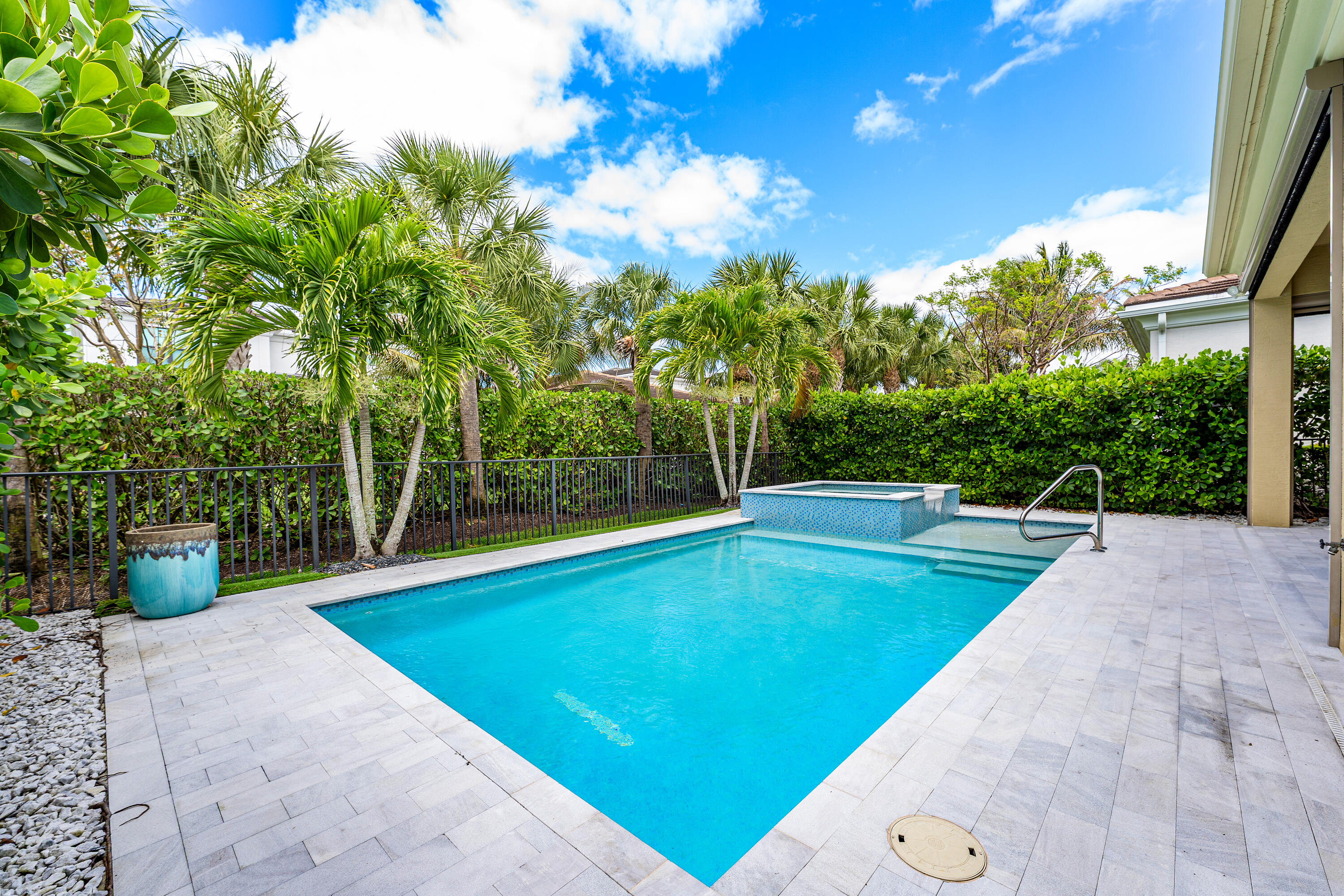 ARTISTRY PALM BEACH - Residential