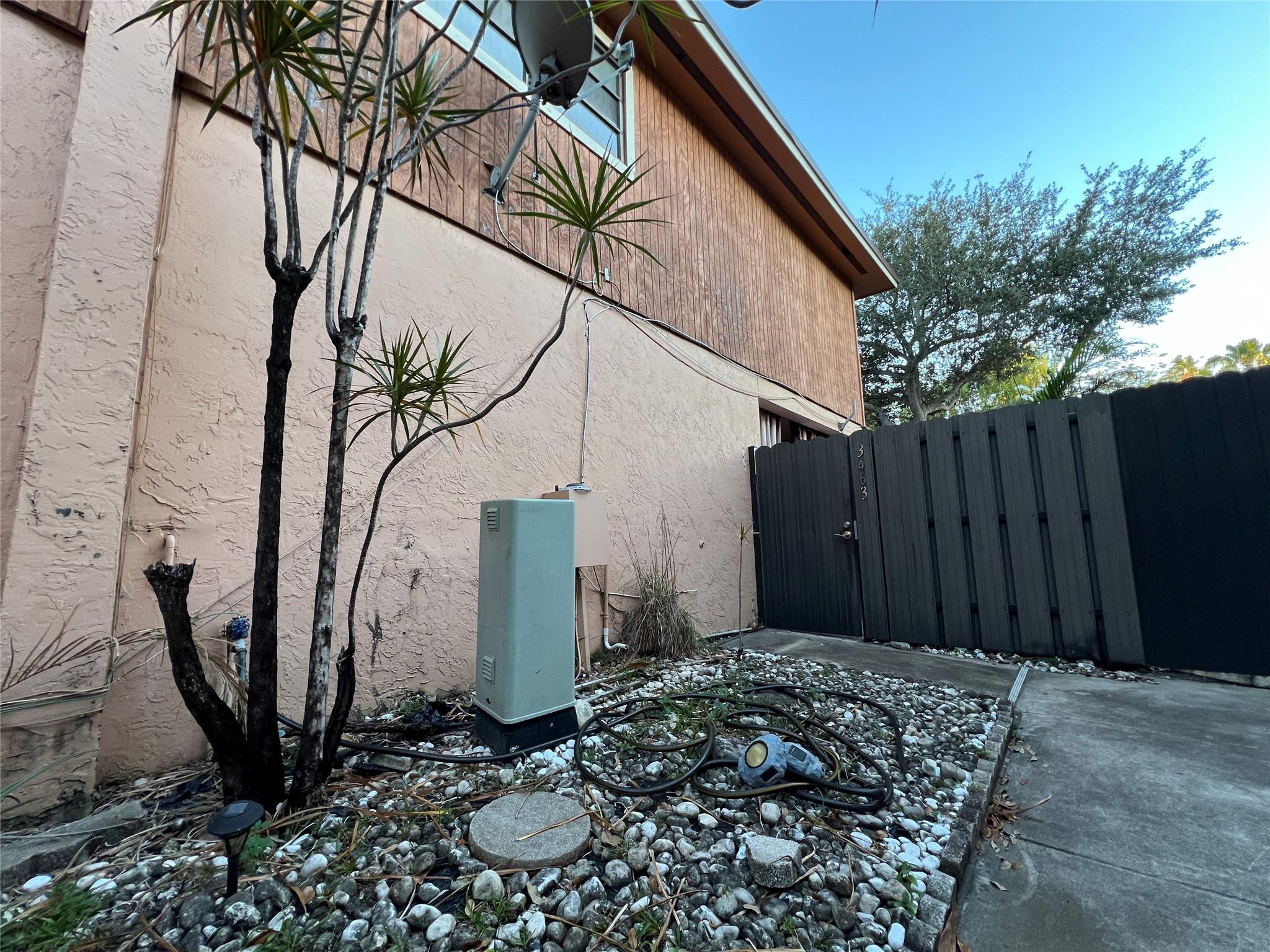 3463 SW 52nd Ave 3463