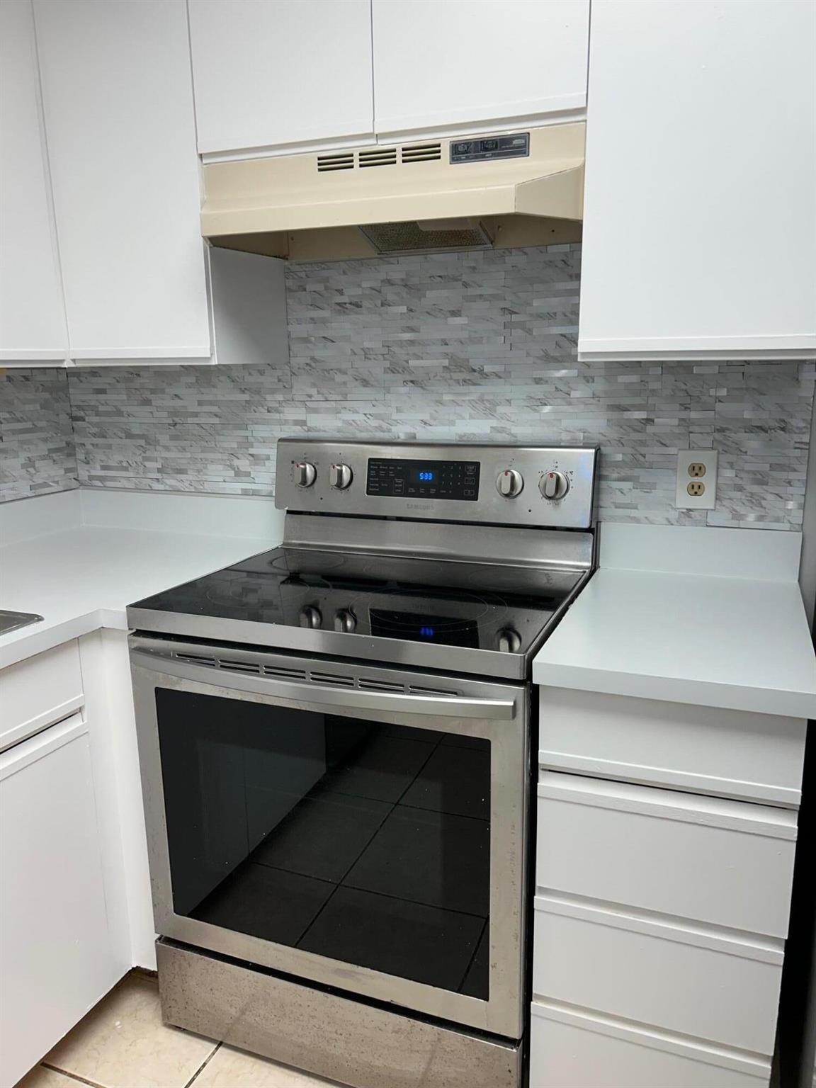 VISTA ST LUCIE BUILDINGS - Residential Lease