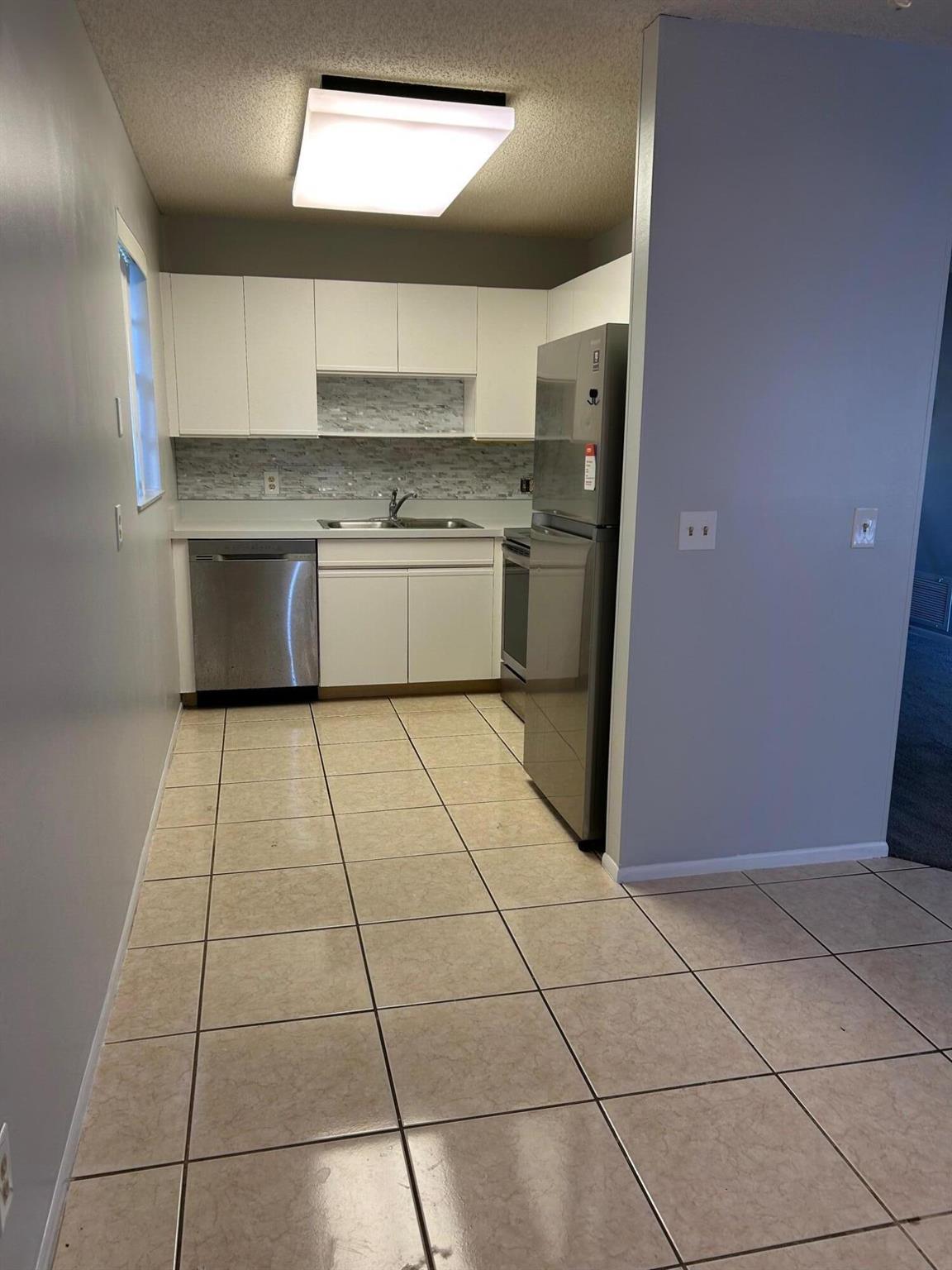 VISTA ST LUCIE BUILDINGS - Residential Lease