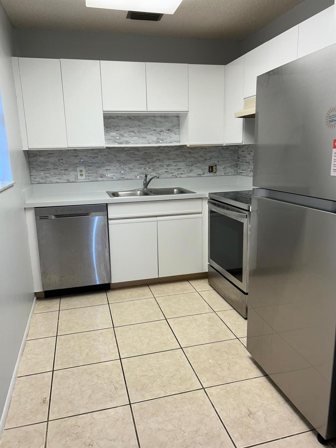 VISTA ST LUCIE BUILDINGS - Residential Lease