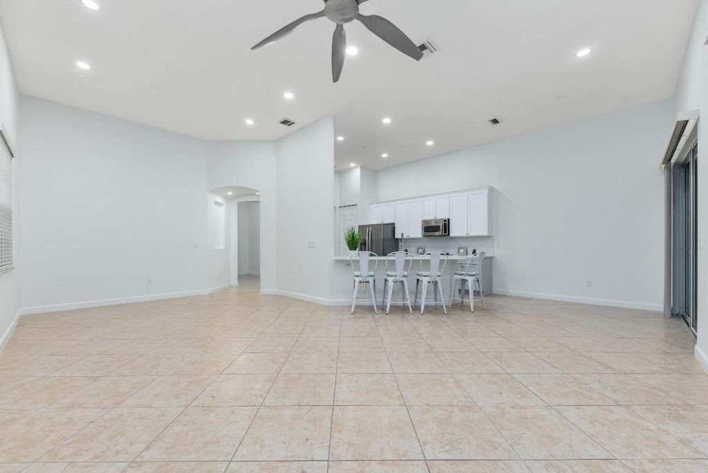 Photo of 1071 Vintner Boulevard, Palm Beach Gardens, FL 33410 (MLS # R10992785)