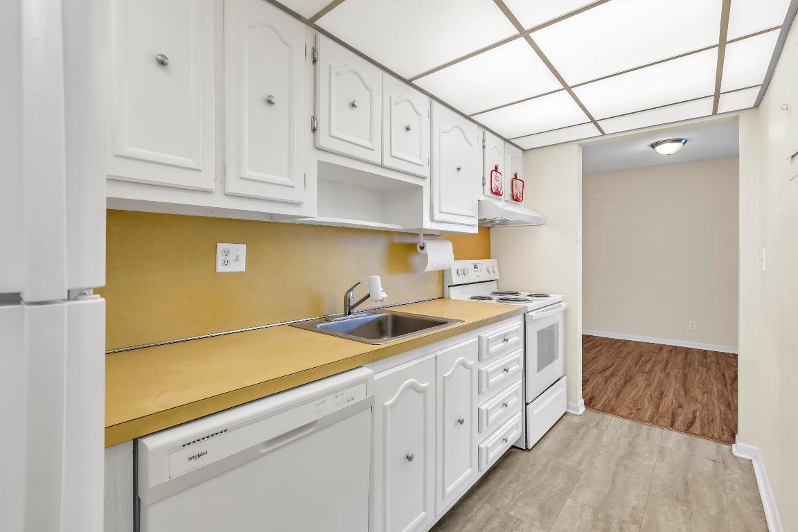 Golden Arrow Condominium - Residential