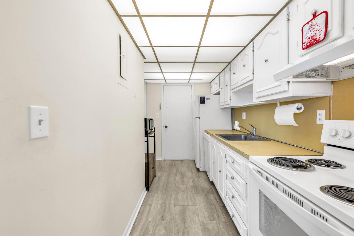 Golden Arrow Condominium - Residential