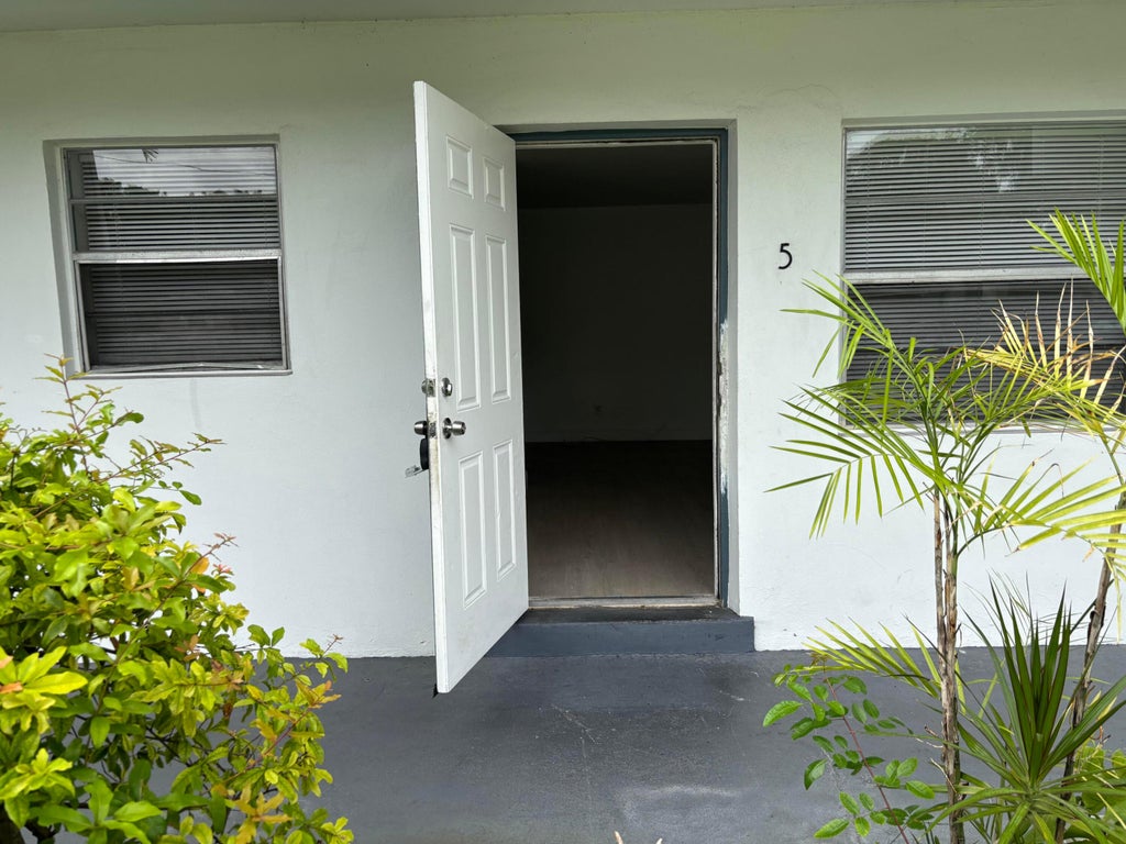 Photo of 1916 SW 11th Street #5, Fort Lauderdale, FL 33312 (MLS # B26028771)