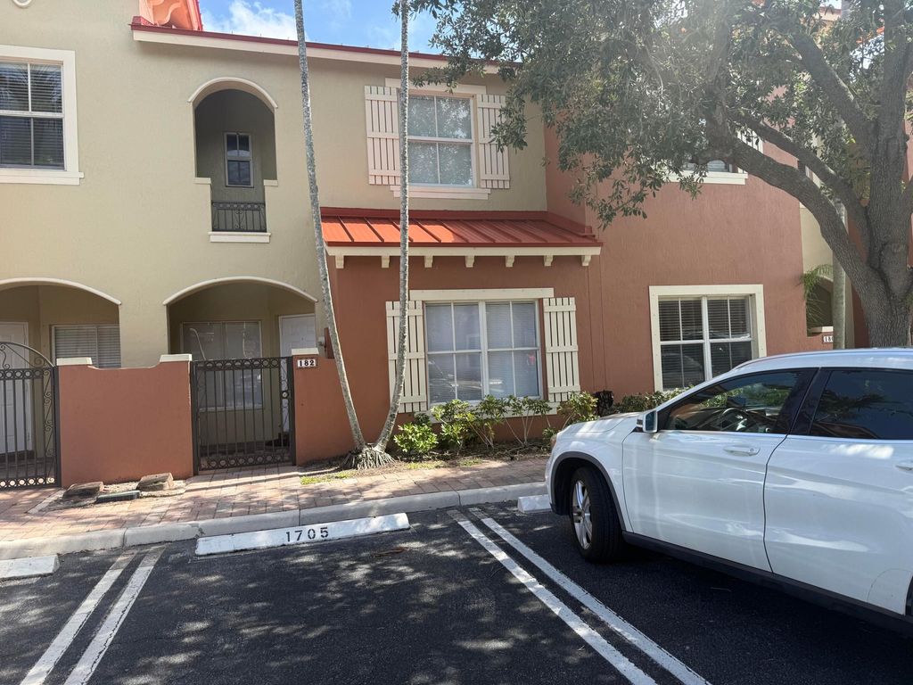 Photo of 182 Lake Monterey Circle, Boynton Beach, FL 33426 (MLS # B26032430)