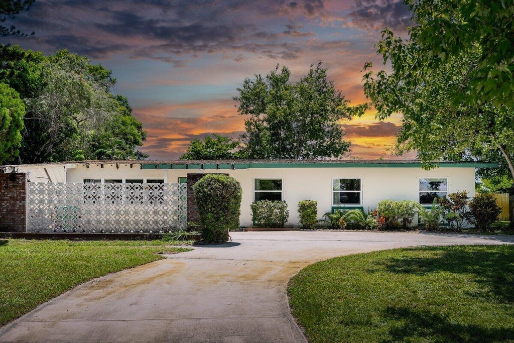 Photo of 426 SE Tranquilla Avenue, Port Saint Lucie, FL 34983 (MLS # R11063521)