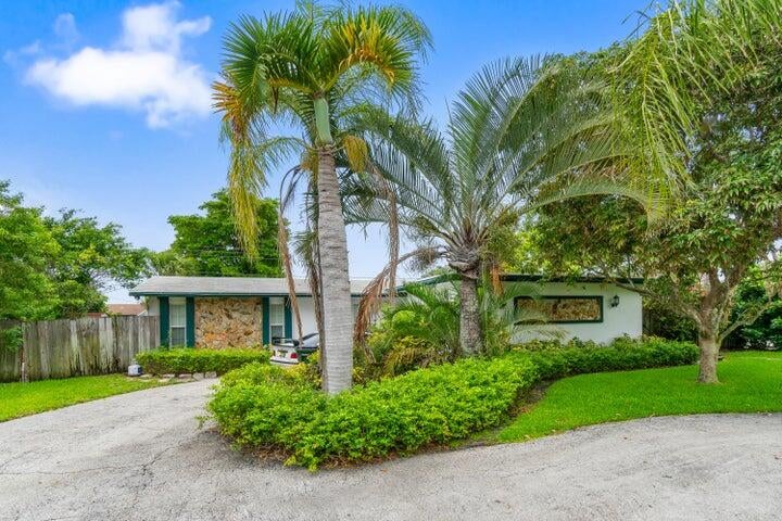Photo of 522 Jaeger Drive, Delray Beach, FL 33444 (MLS # R11130170)