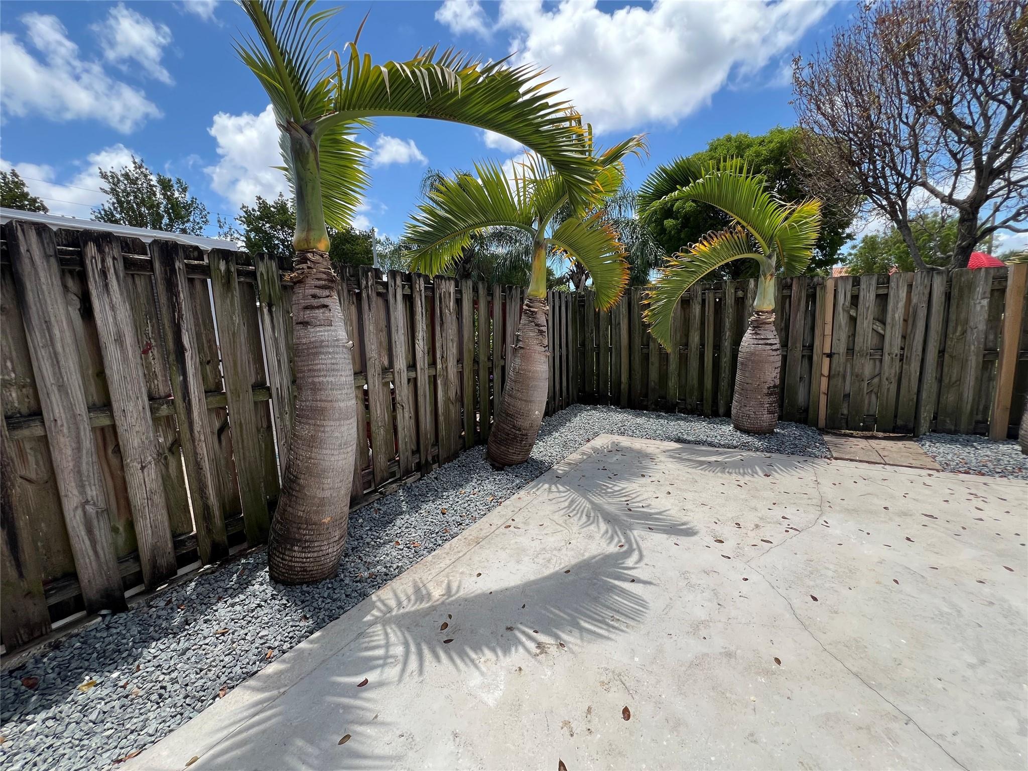 Eureka Palm Garden - Residential Lease