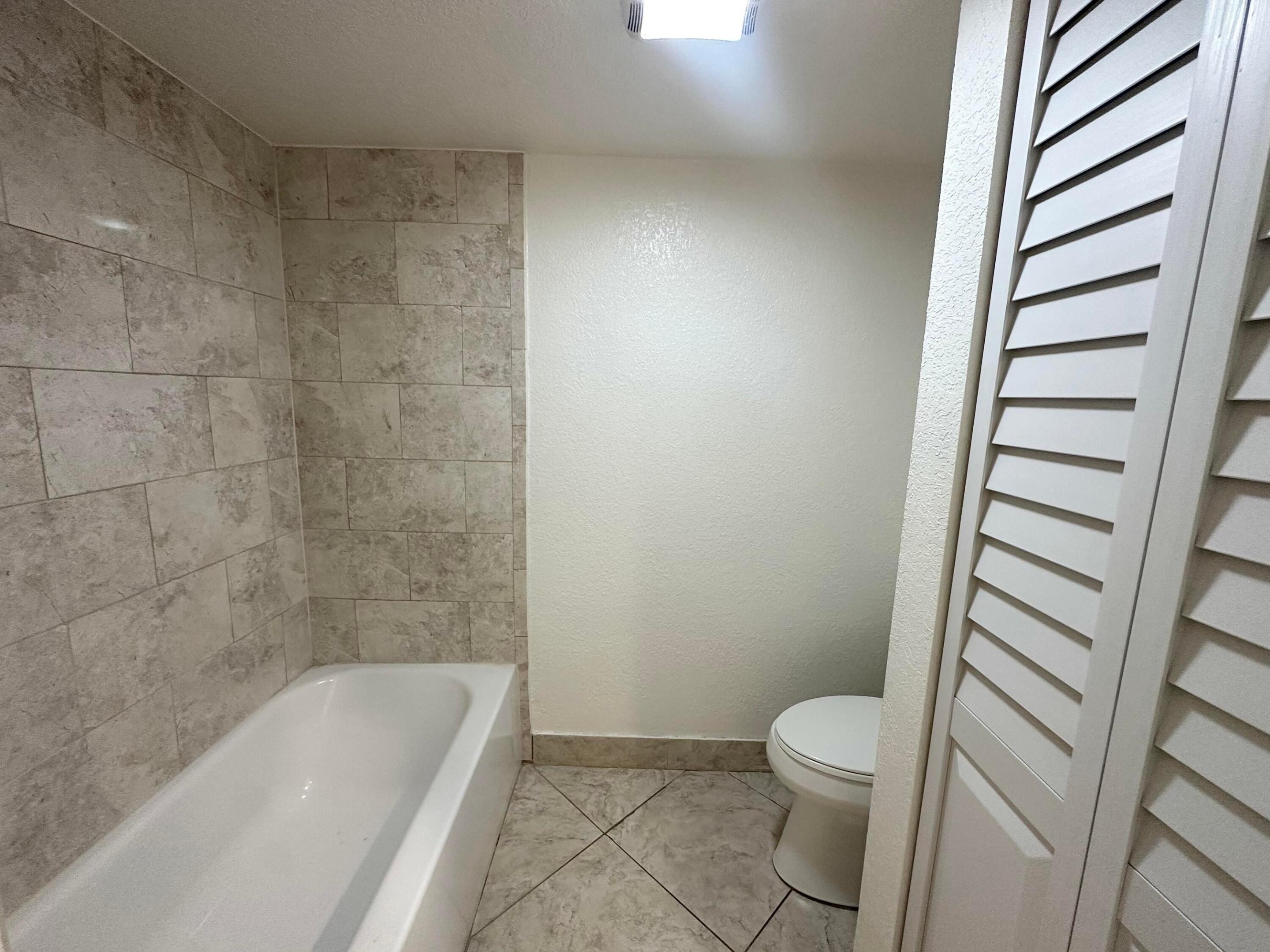 LAKEWOOD OF PALM SPRINGS - Residential Lease