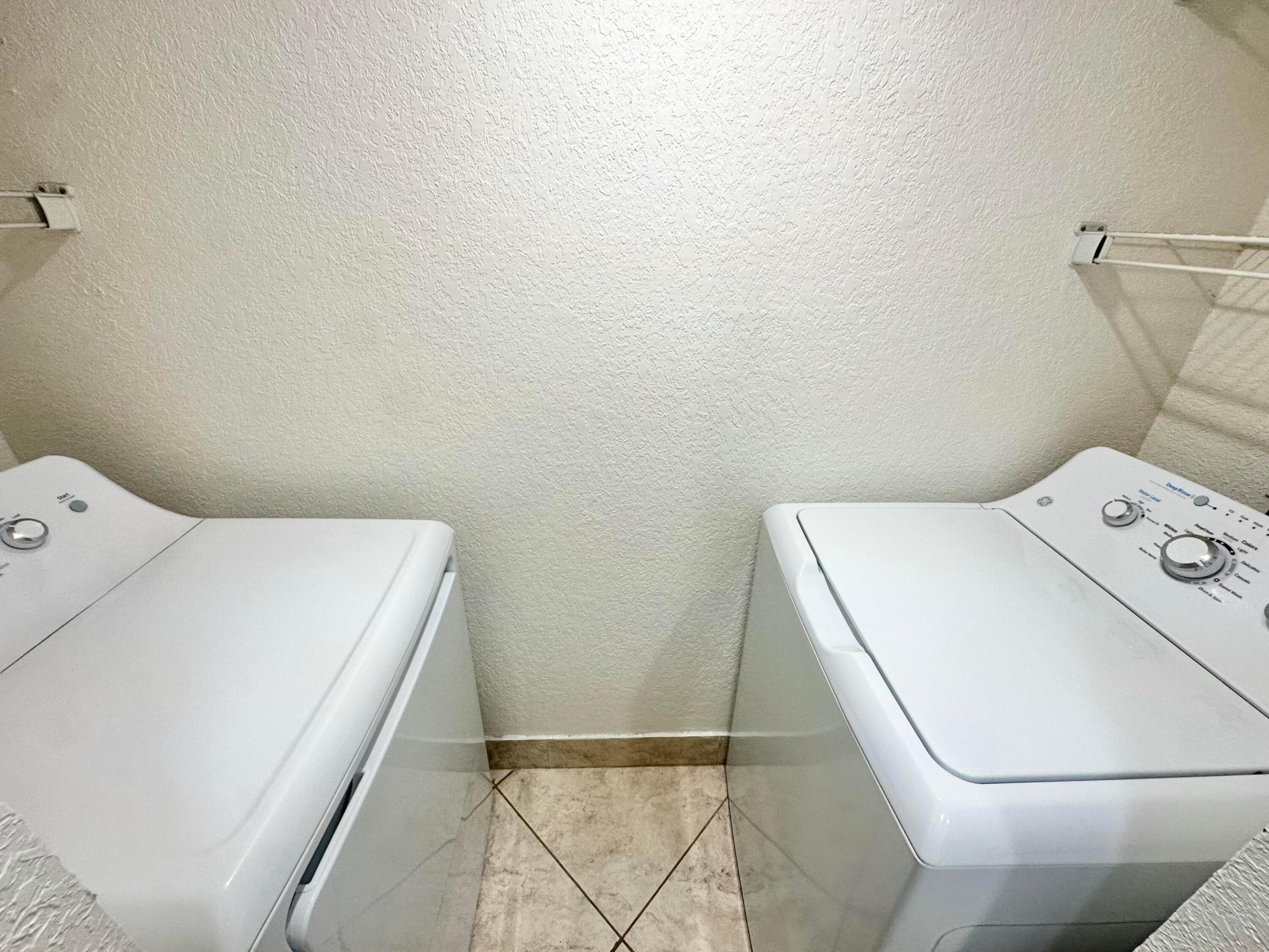 LAKEWOOD OF PALM SPRINGS - Residential Lease