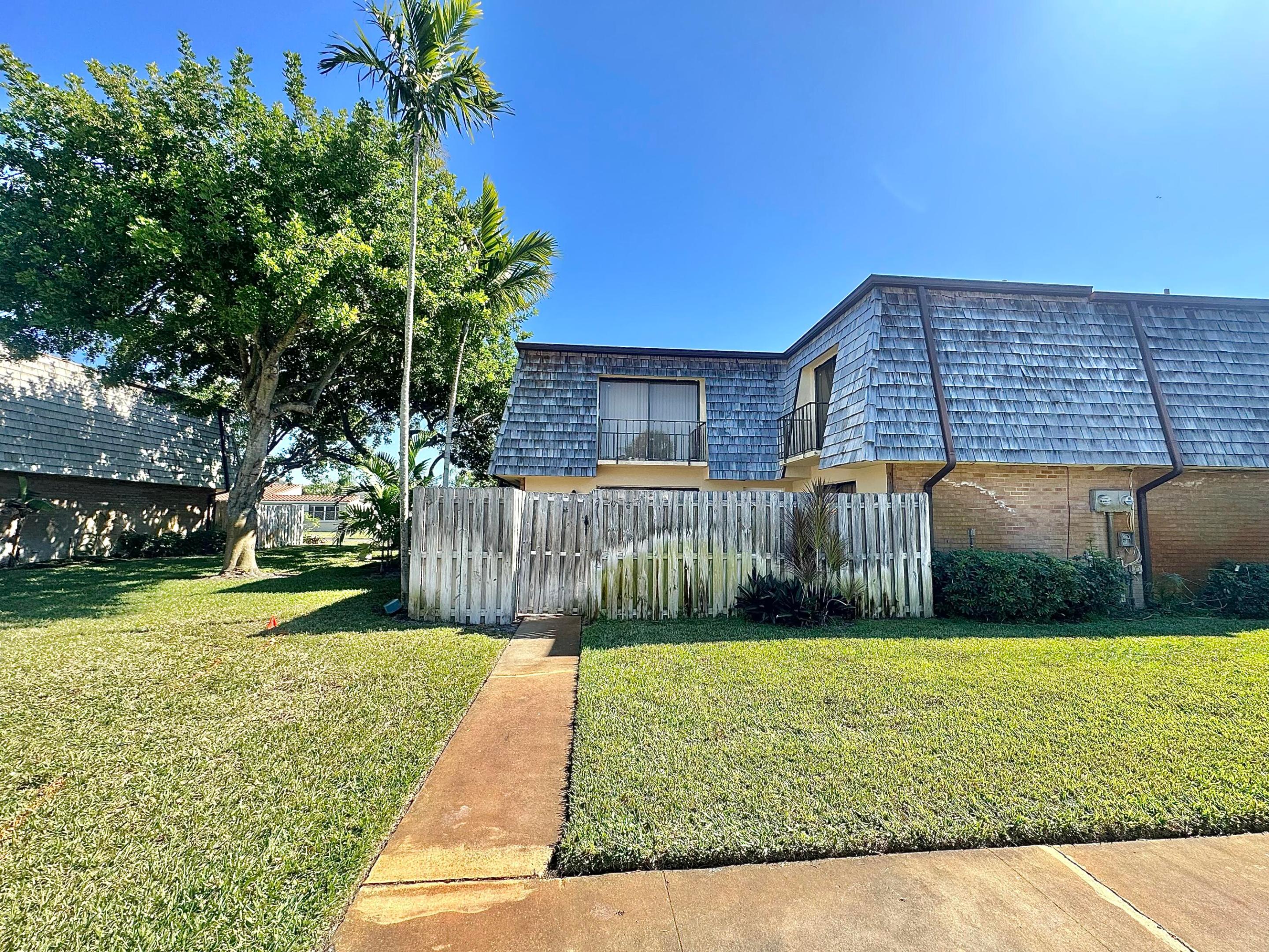 LAKEWOOD OF PALM SPRINGS - Residential Lease