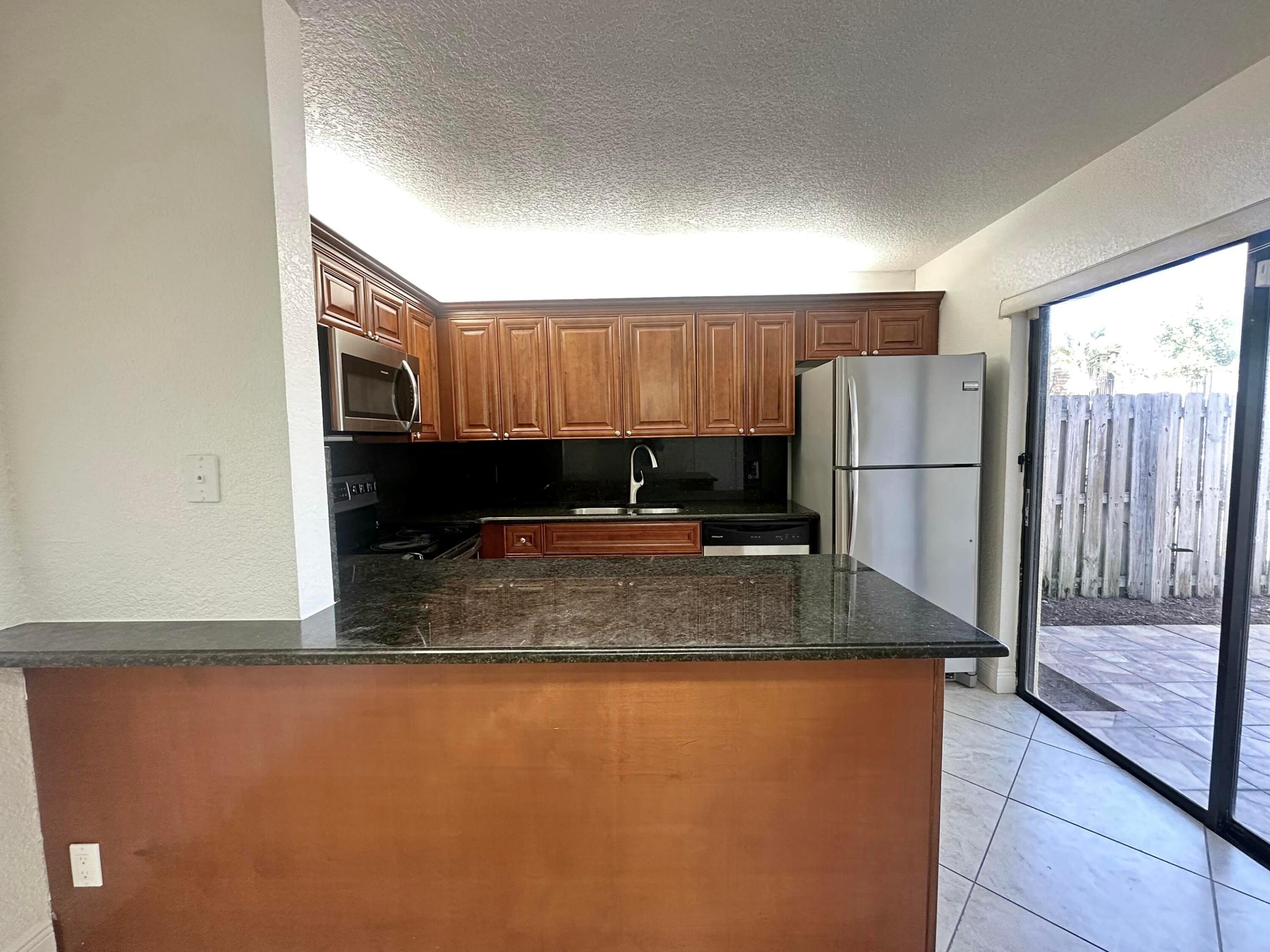 LAKEWOOD OF PALM SPRINGS - Residential Lease